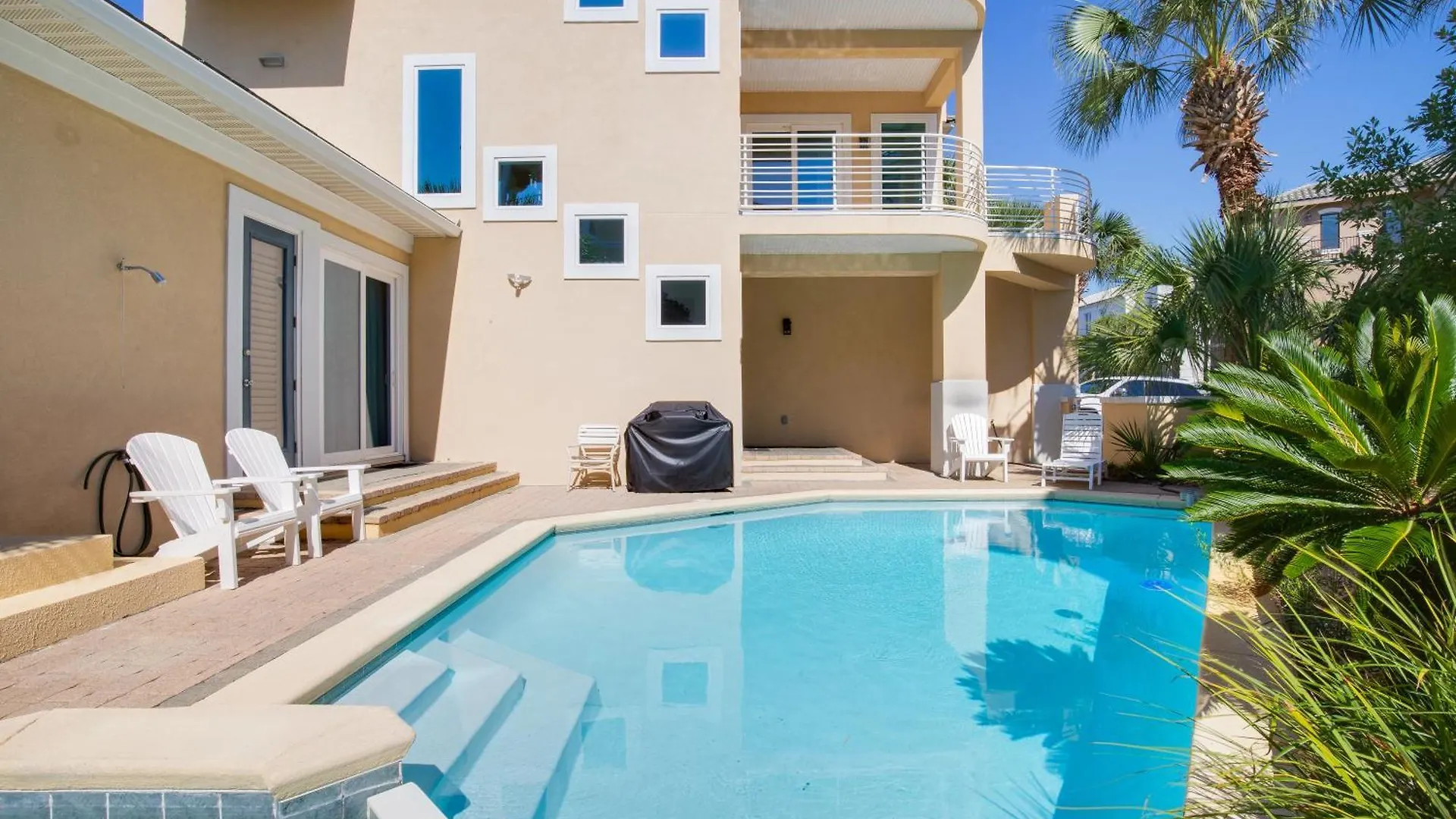 Private Pool Hot Tub Close To