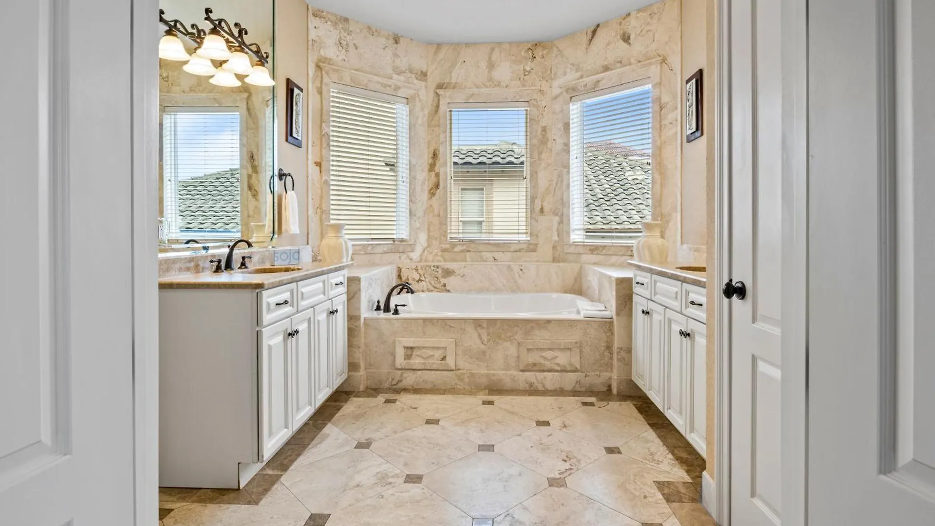 Private Pool Hot Tub - Community - *
