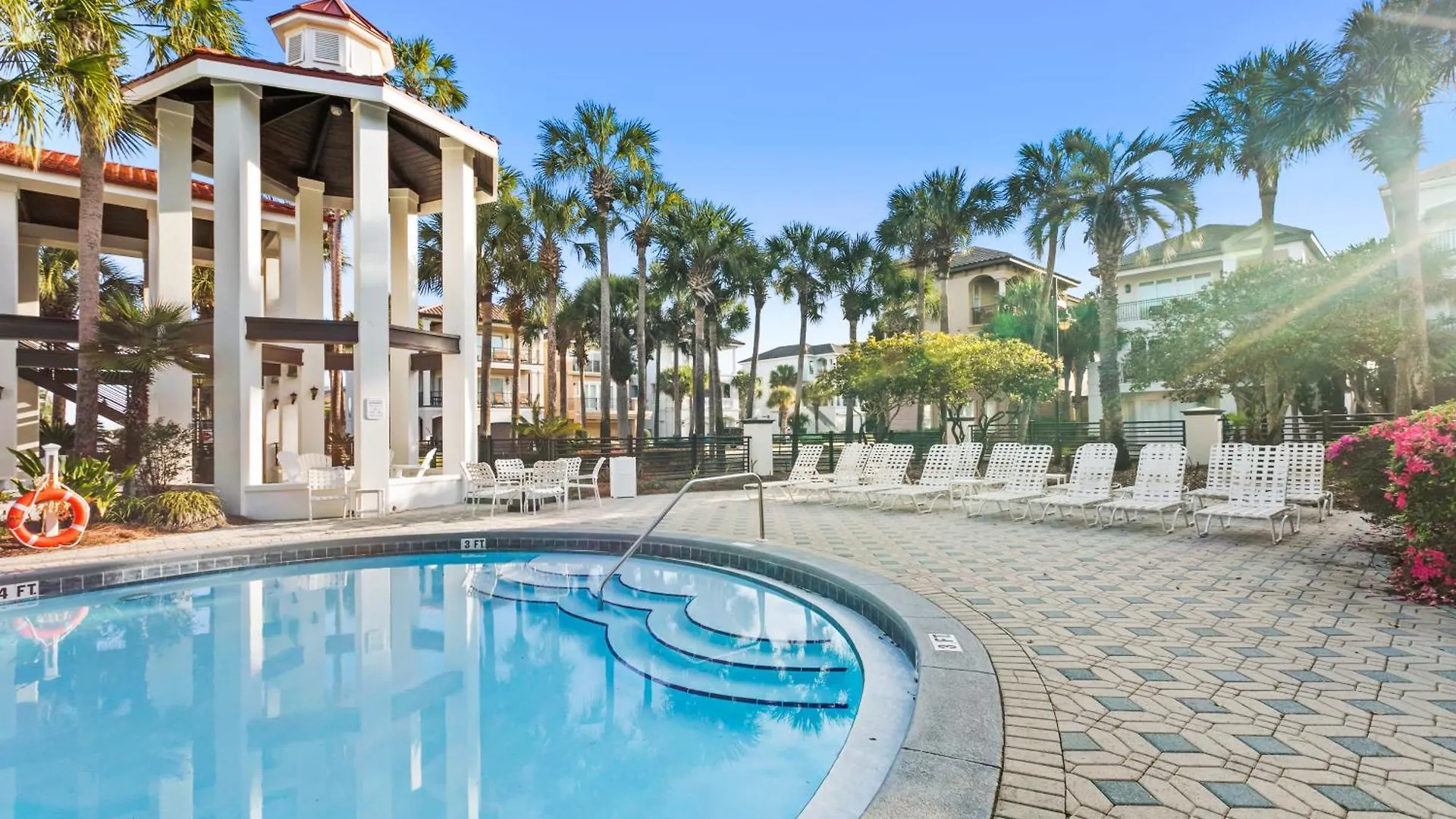 Gulf Front, Pool, Hot Tub- 2 Kitchens - Elevator