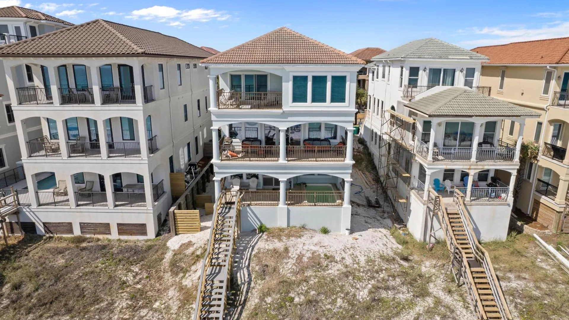 Gulf Front, Pool, Hot Tub- 2 Kitchens - Elevator *