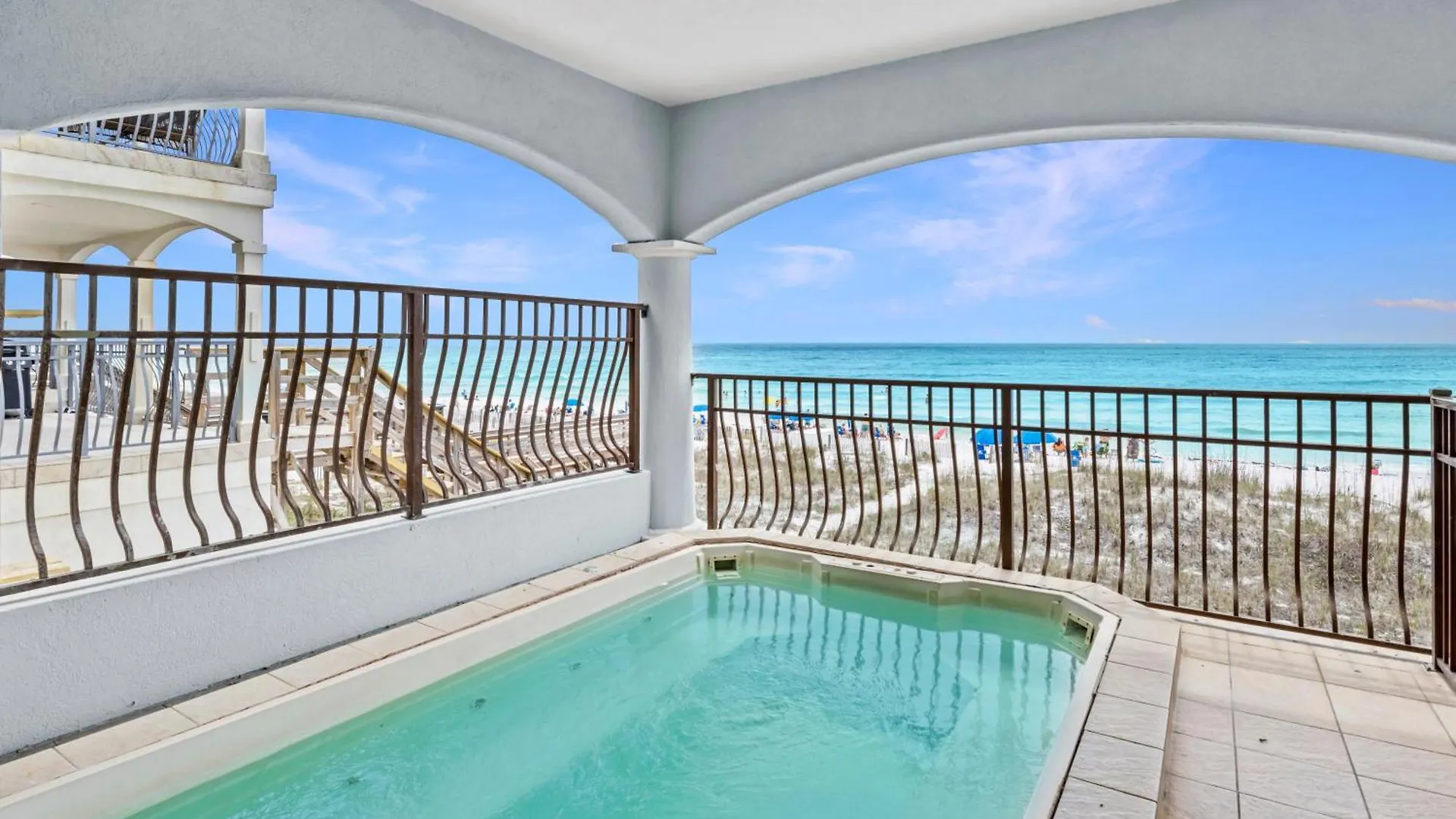 Gulf Front, Pool, Hot Tub- 2 Kitchens - Elevator Destin