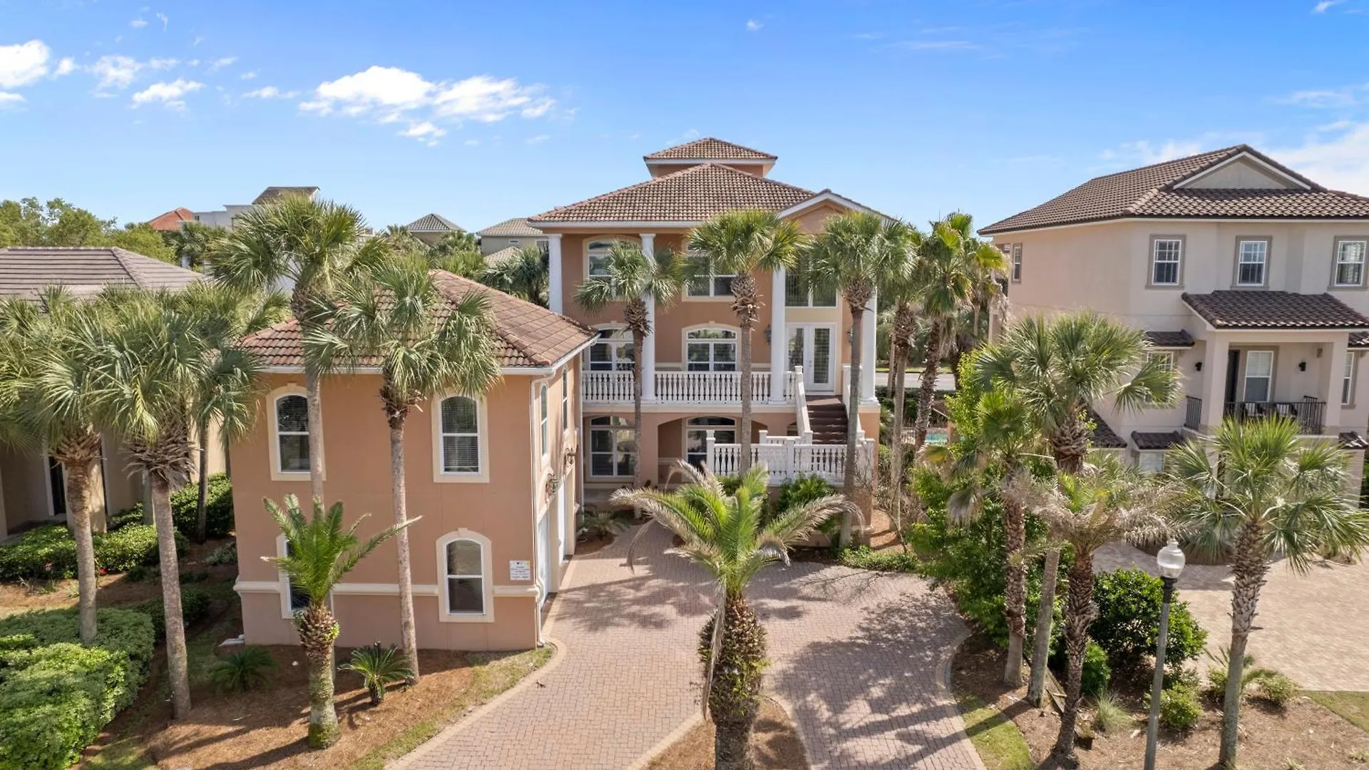 Large Pool - Hot Tub - Elevator - Gated Community