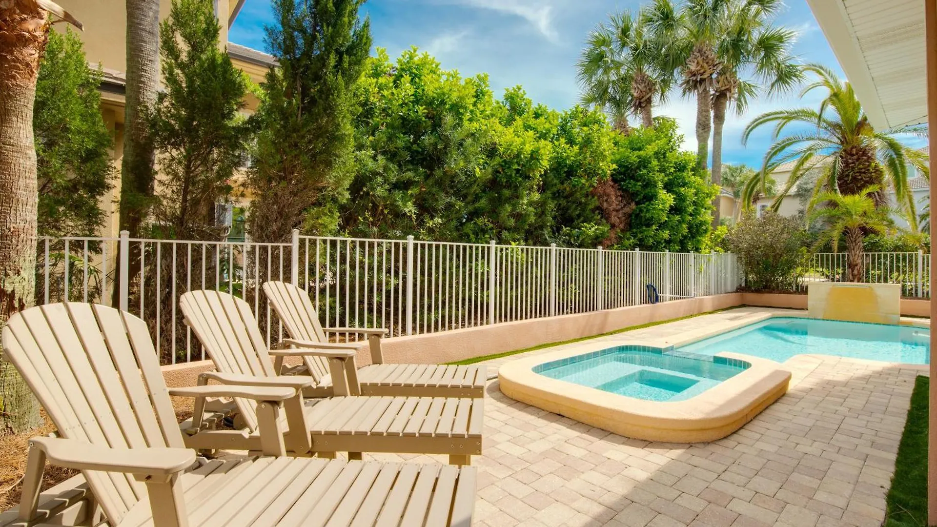 Holiday home Large Pool - Hot Tub - Elevator - Gated Community *