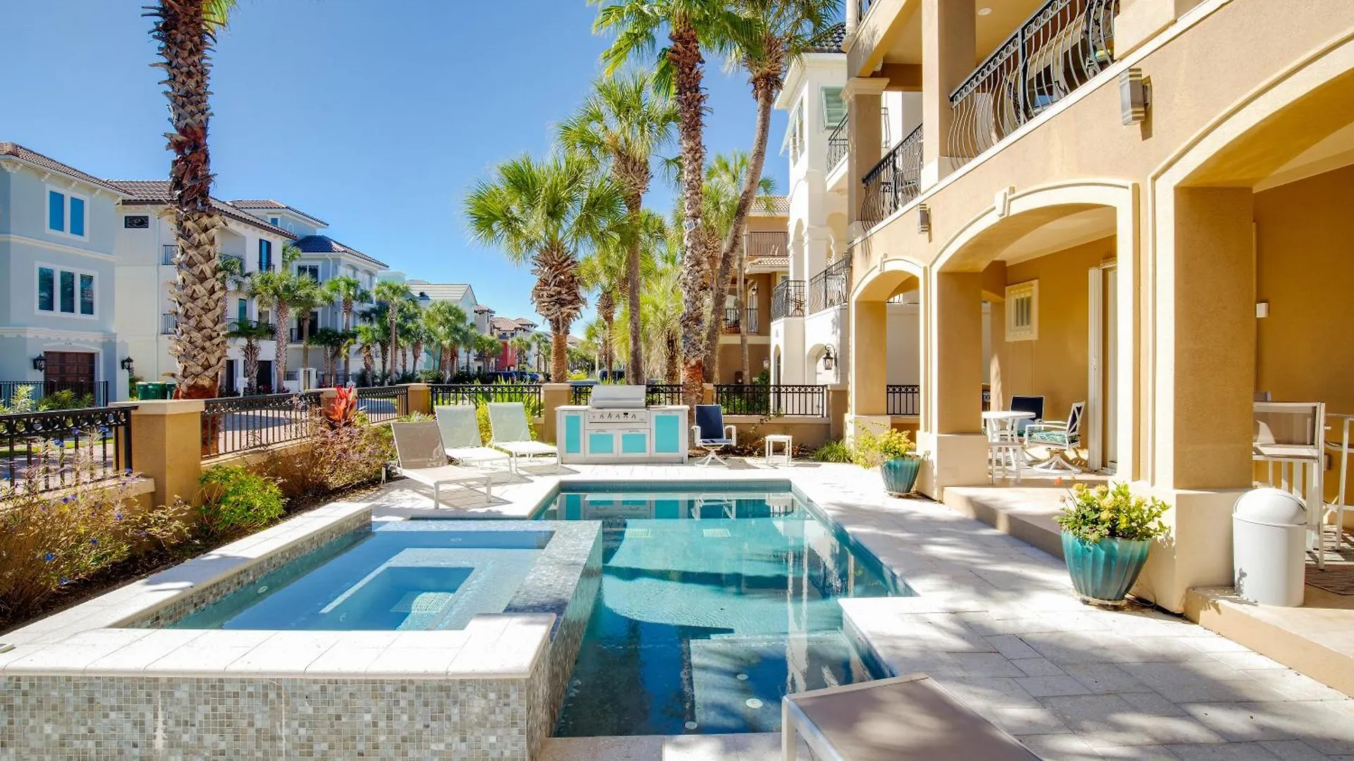 Holiday home Gulf Views - Private Pool Hot Tub - Elevator