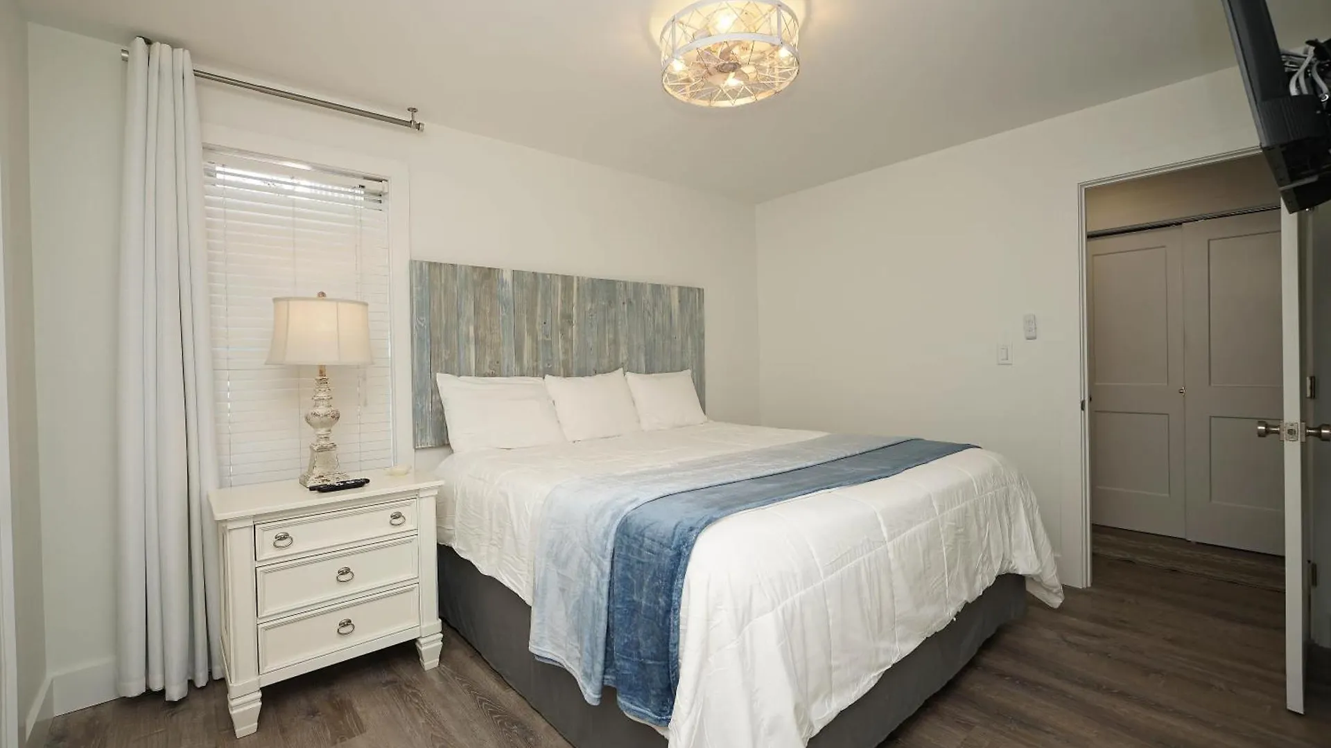 Sandpiper Cove 1014 *