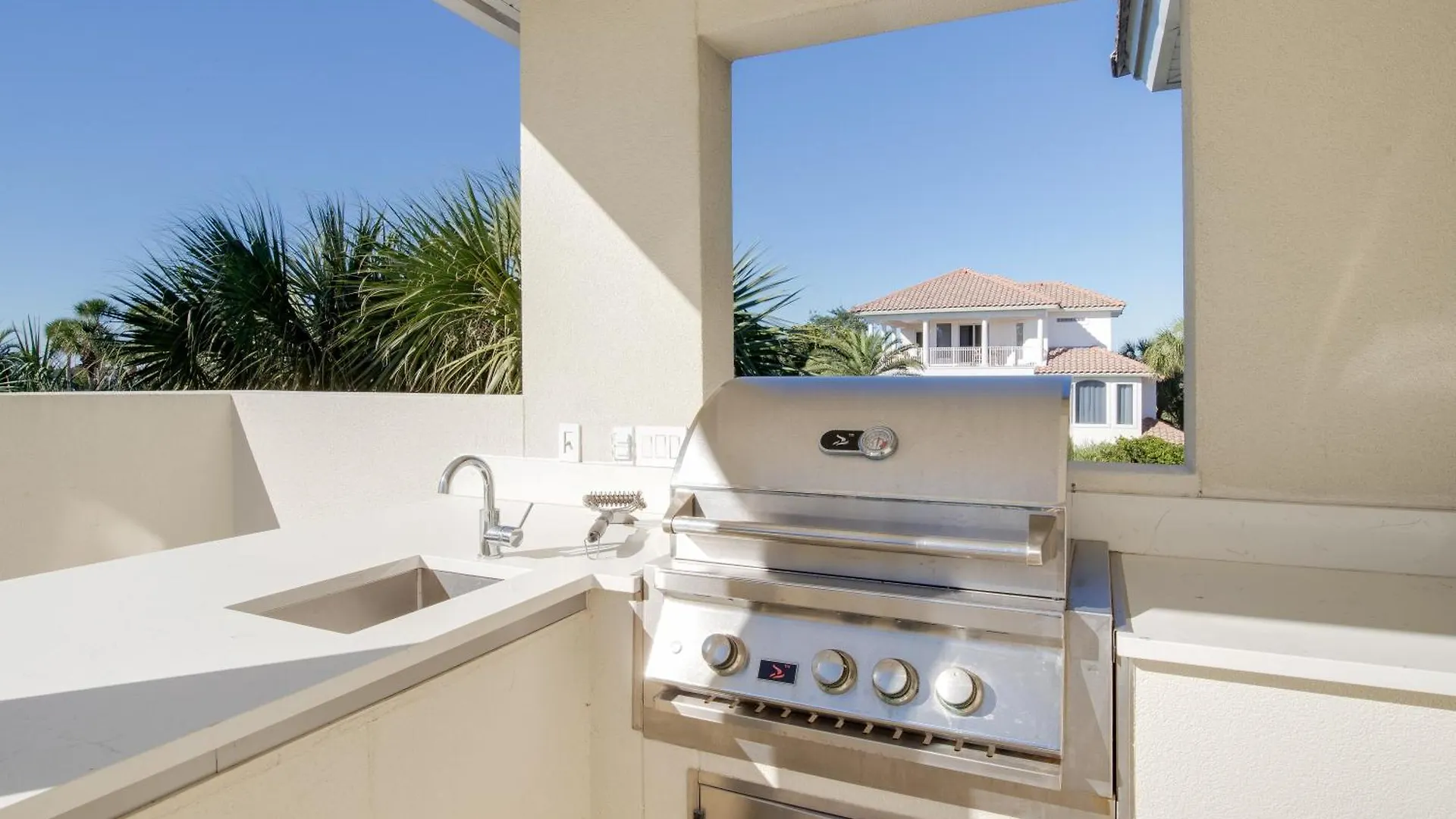 Community Pool, Hot Tub And - Outdoor Kitchen *