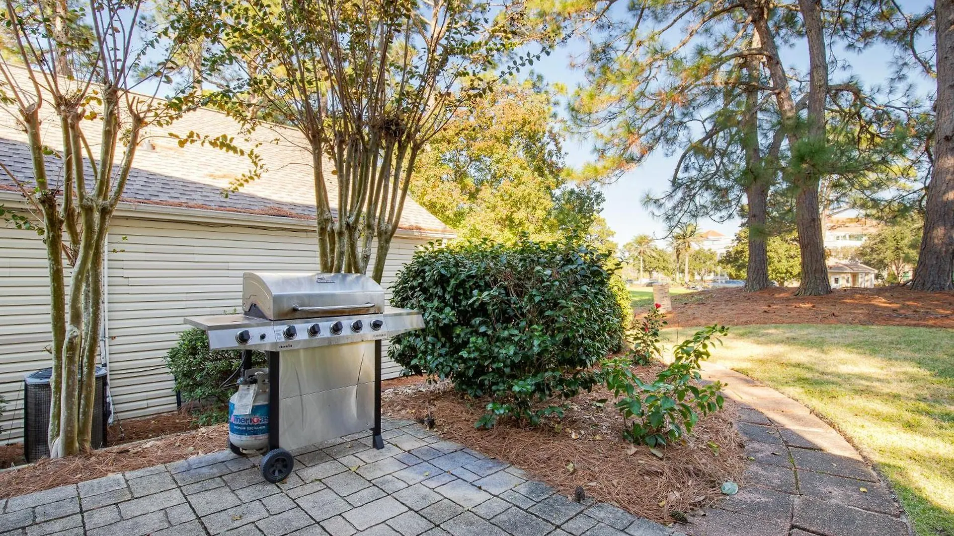 Pet Friendly - Near Amenities - Twelfth Hole Destin