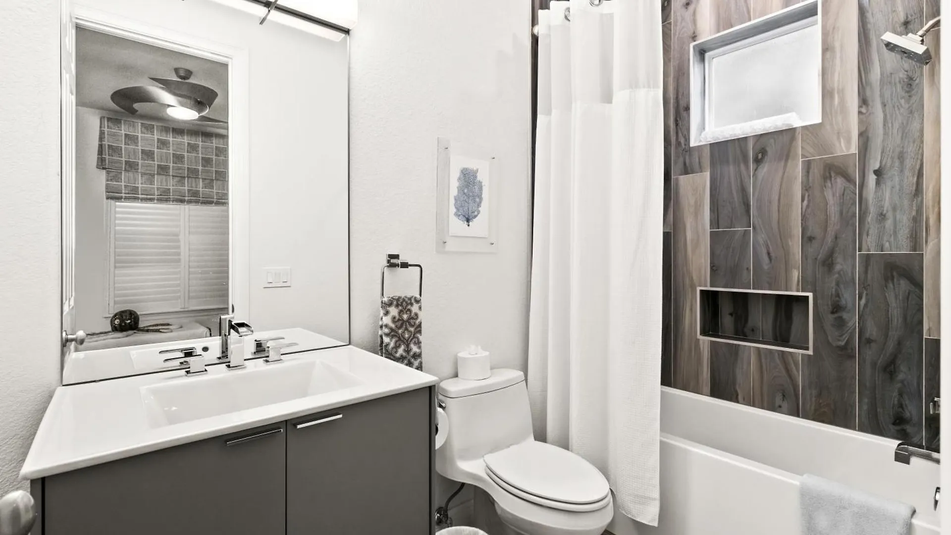 View - Gated Community With Pool Hot Tub Destin