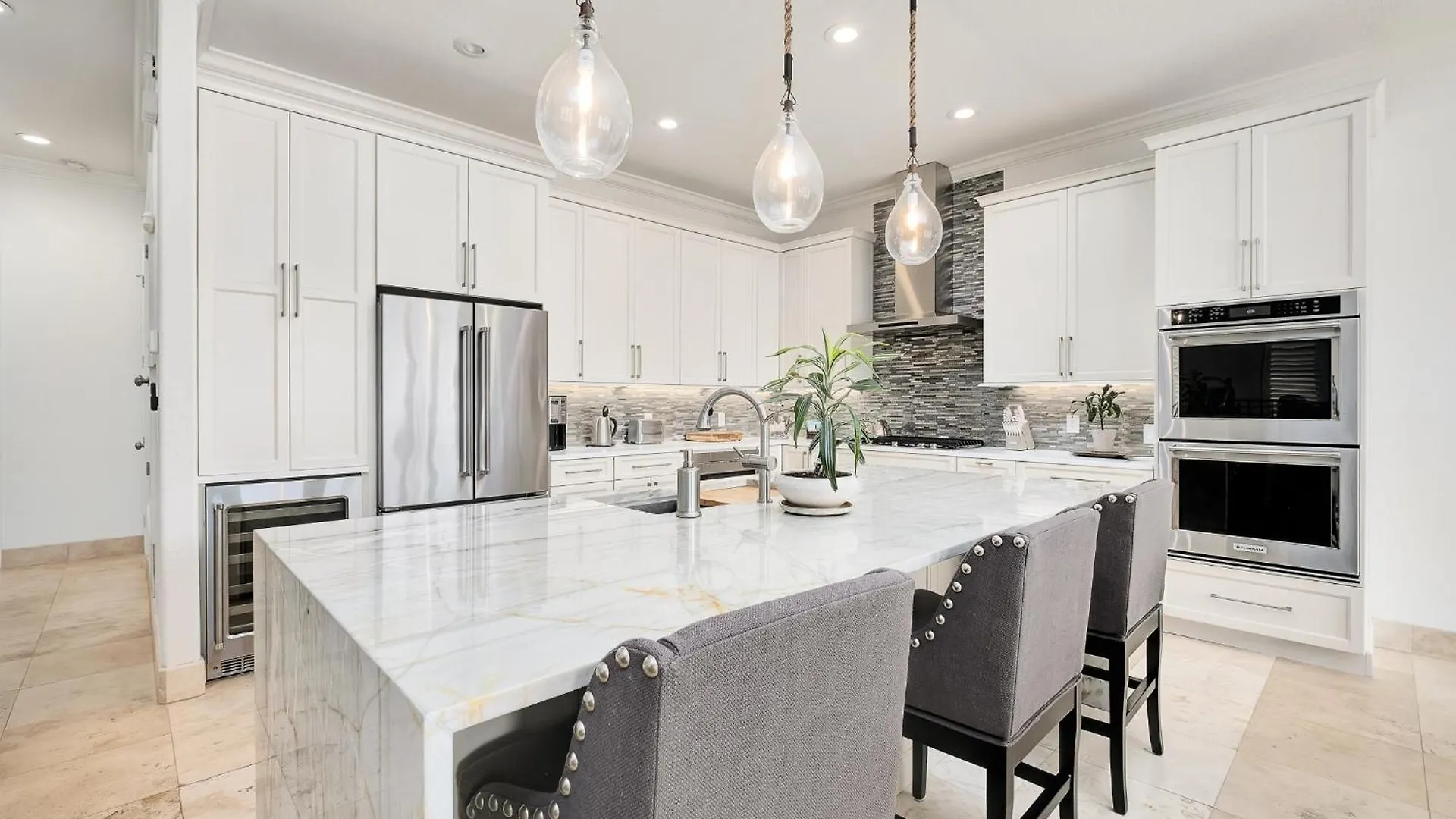 View - Gated Community With Pool Hot Tub