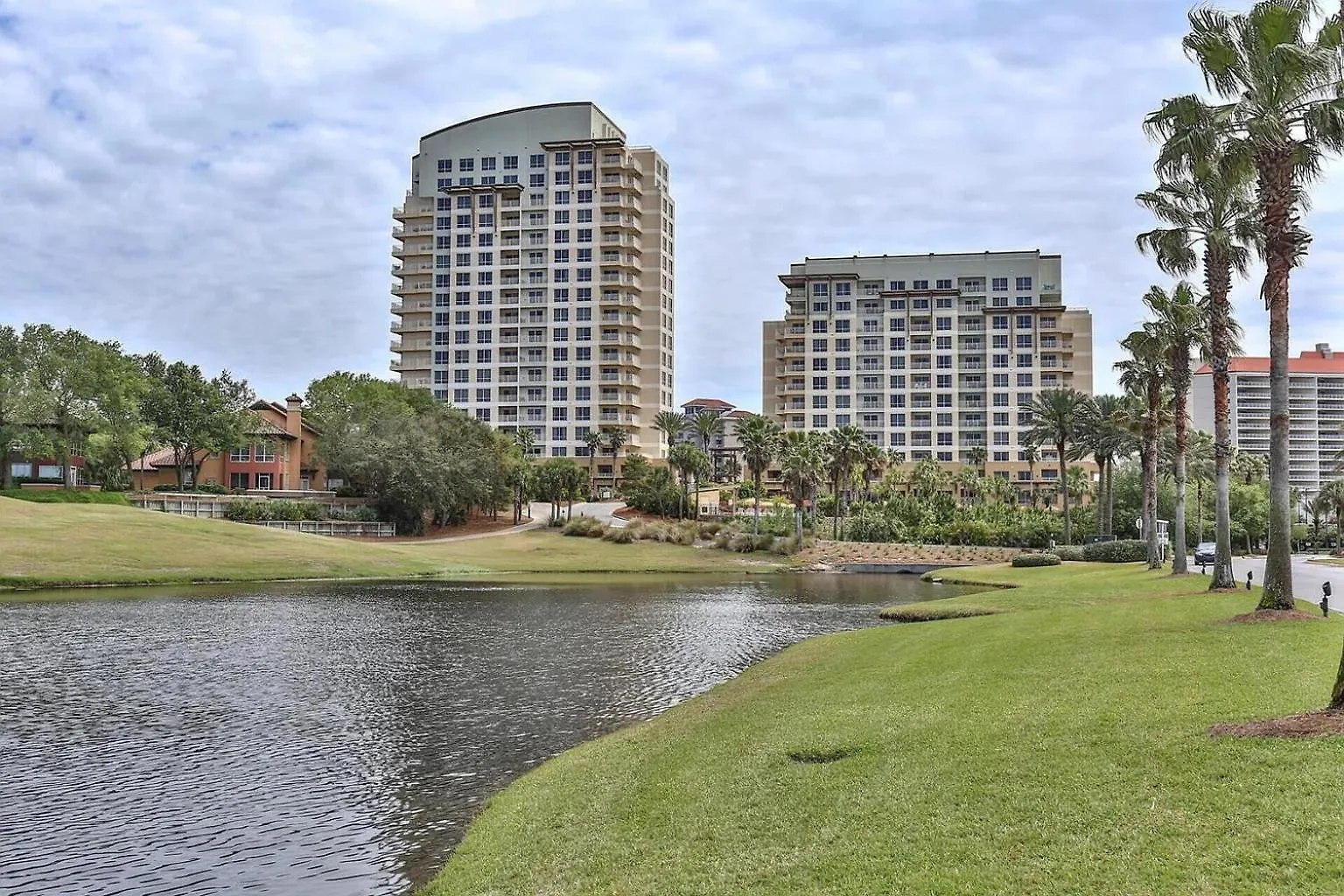 Apartment New Listing Awesome Luau *