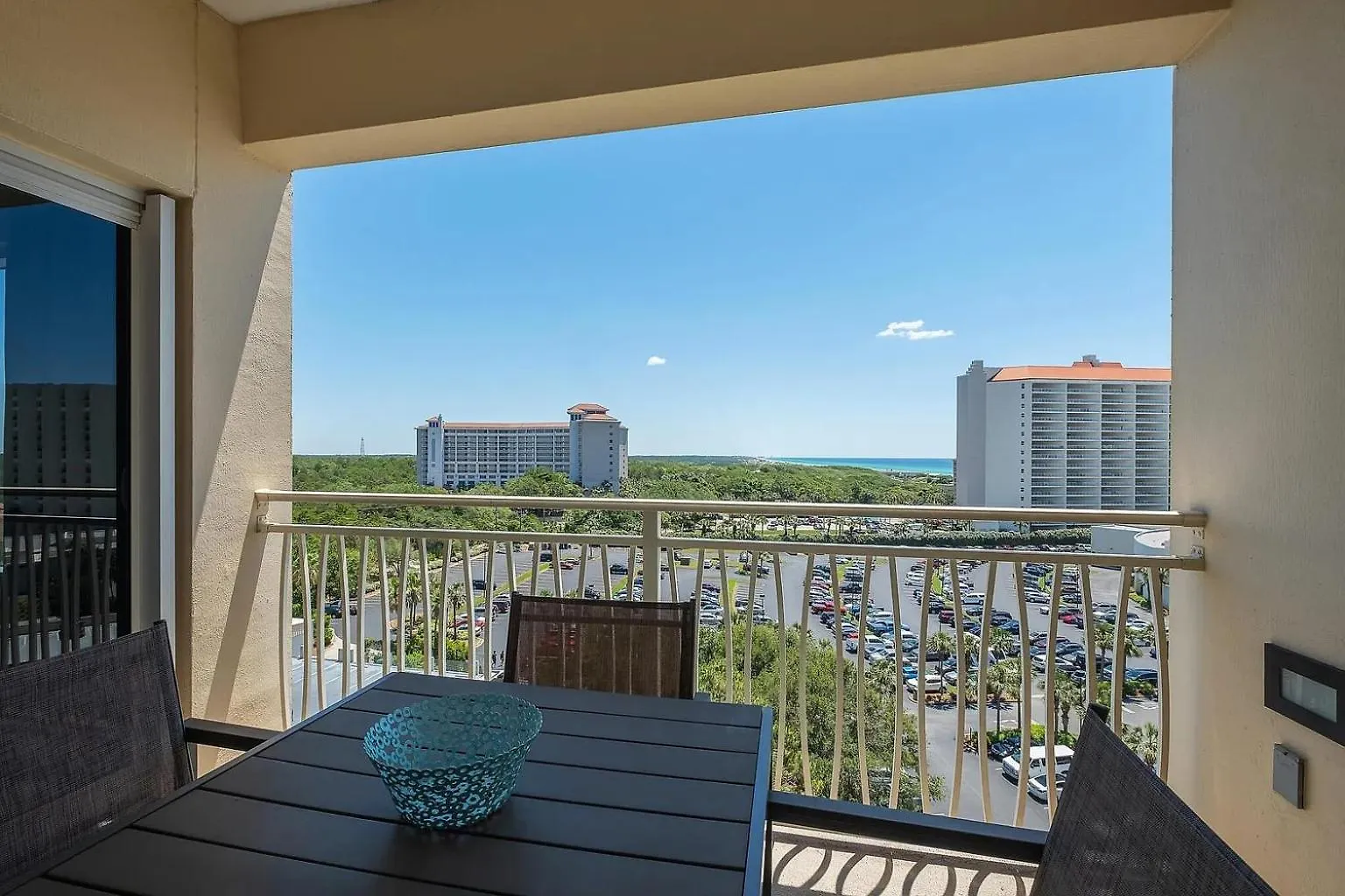 New Listing Awesome Luau Apartment
