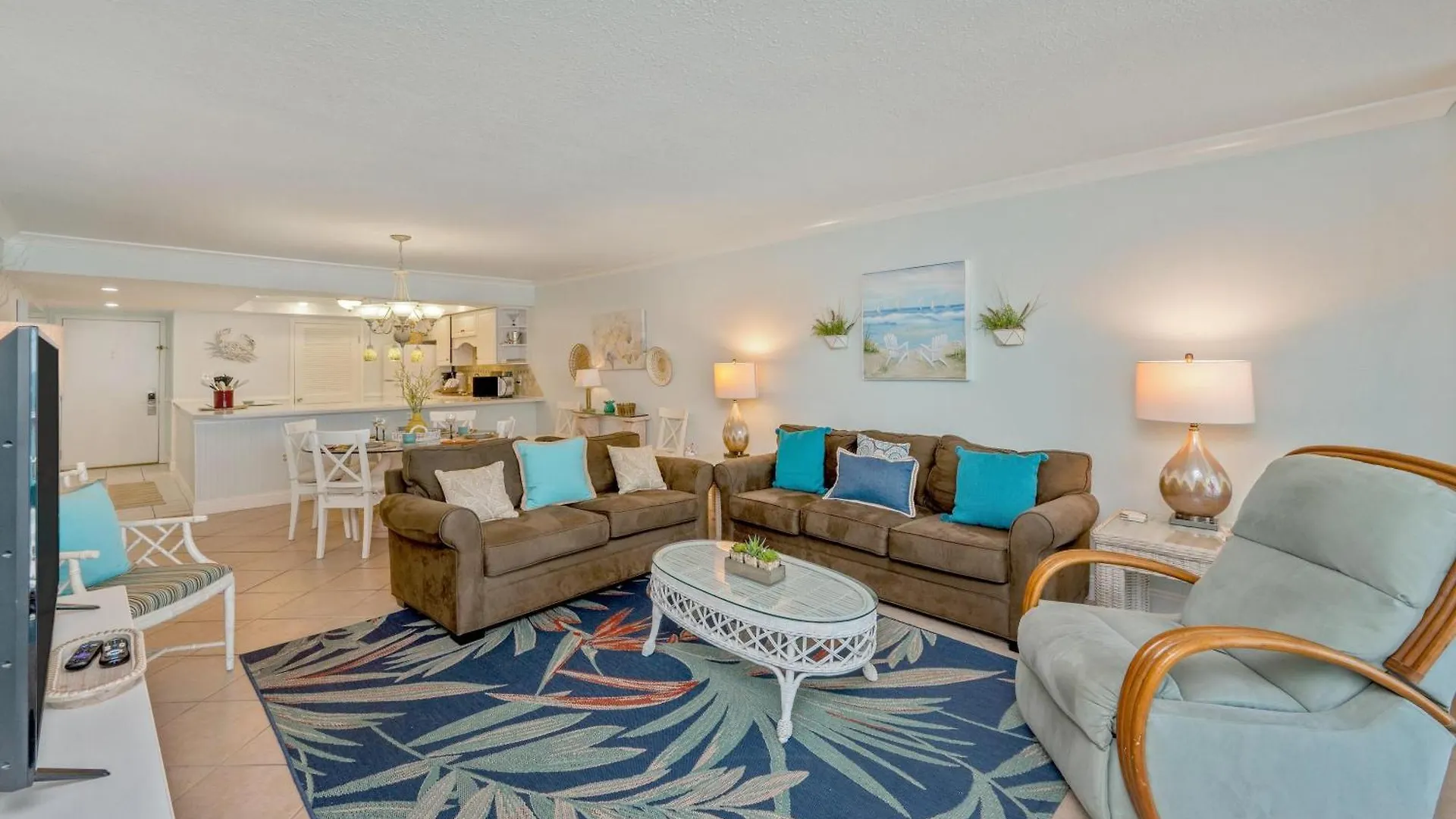 1095 Shoreline - Bedroom Front Free Setup *