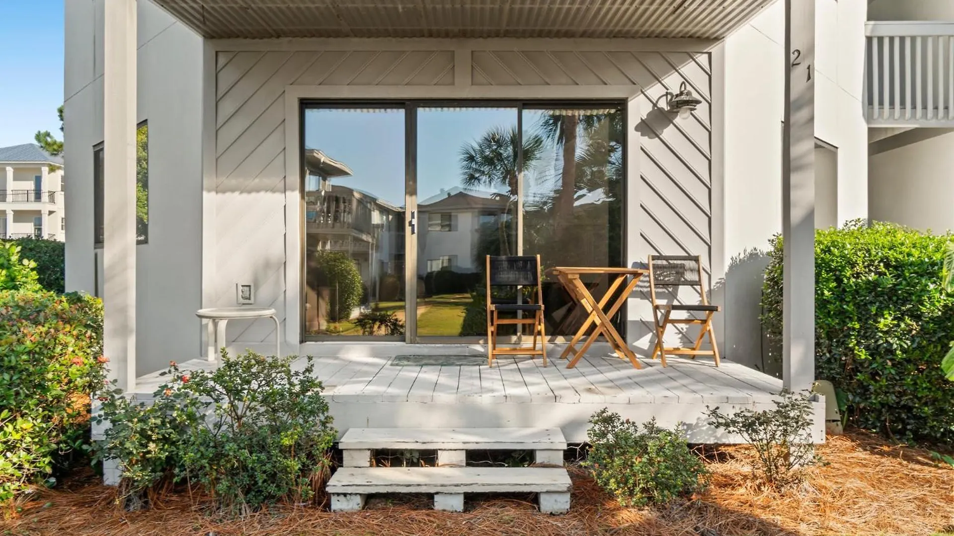 Outdoor Pool Private Patio Pet Friendly