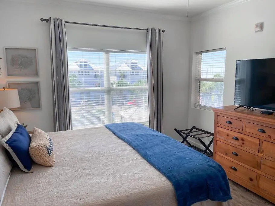 Miramar - Steps From Private Access! Apartment
