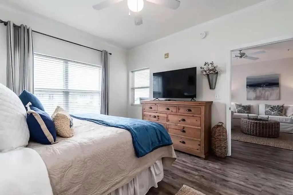 Apartment Miramar - Steps From Private Access!