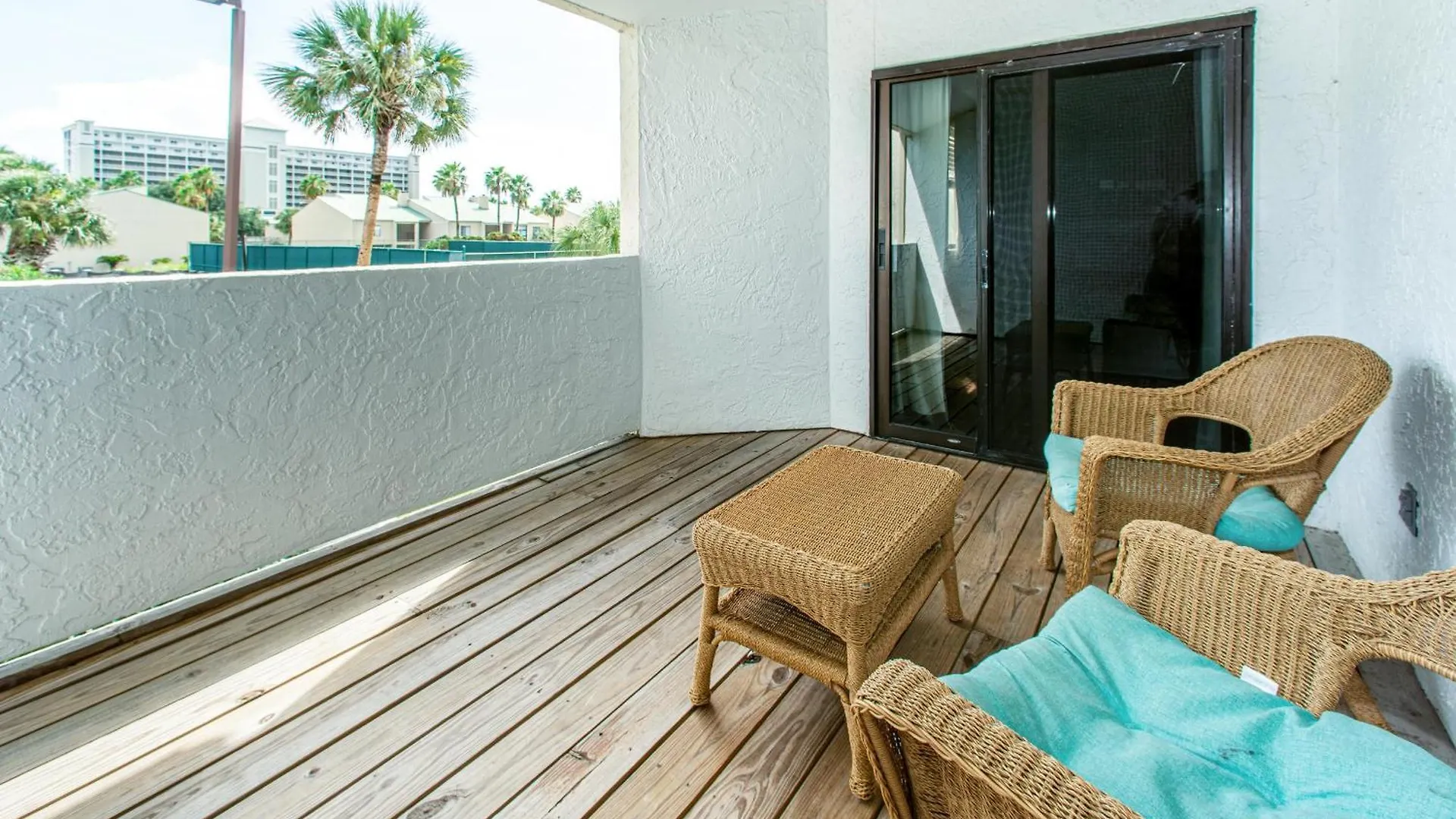 Shoreline Towers Townhouse 4-3 *