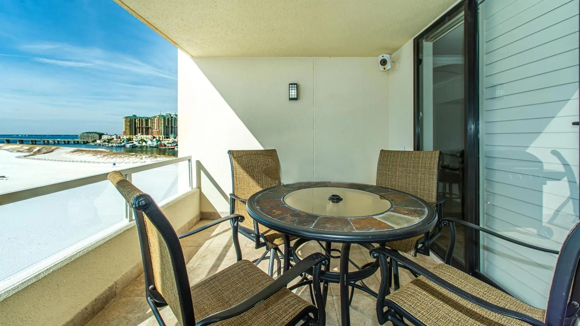 East Pass 605 Apartment