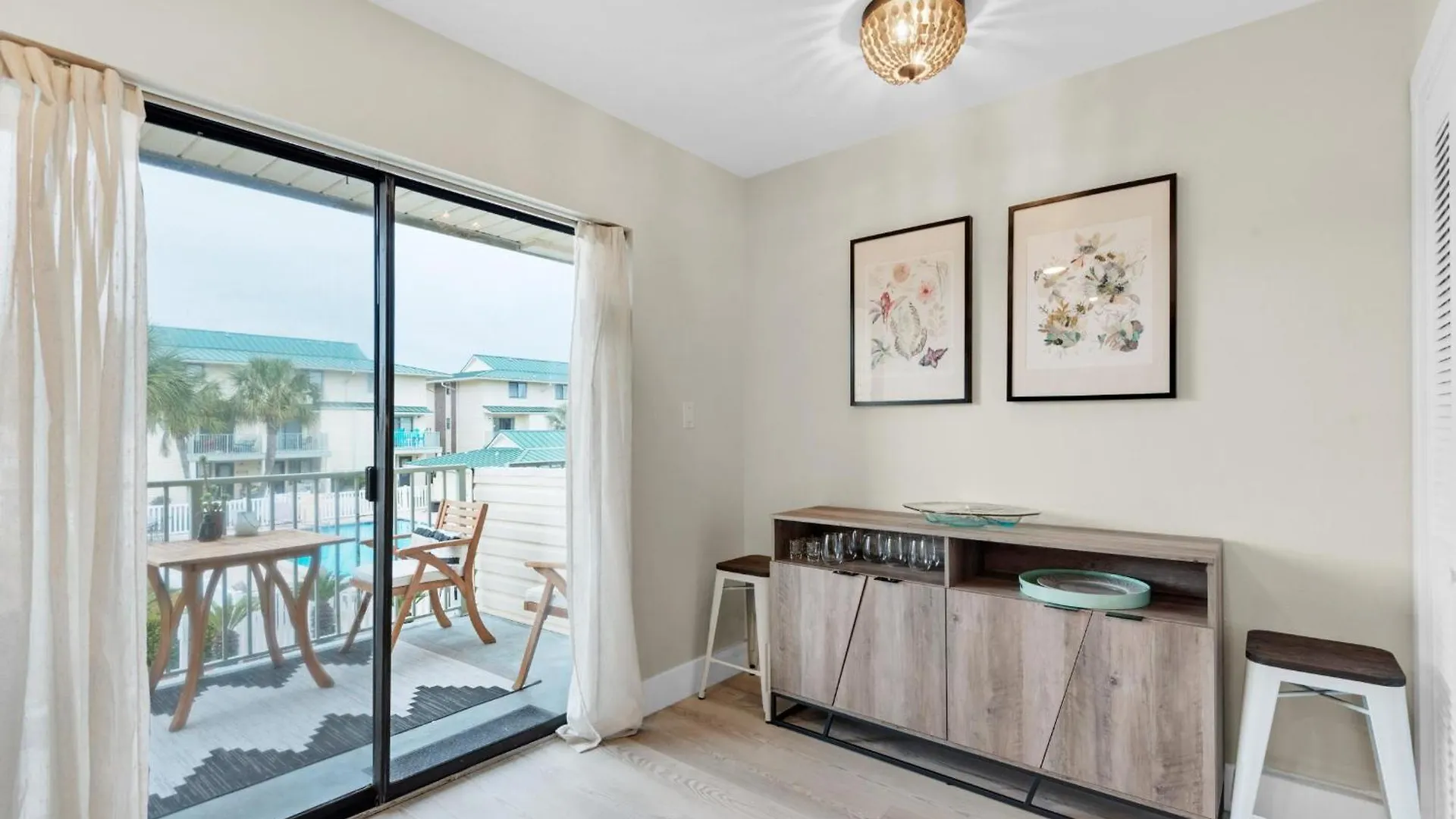 Sandprints E10 Apartment