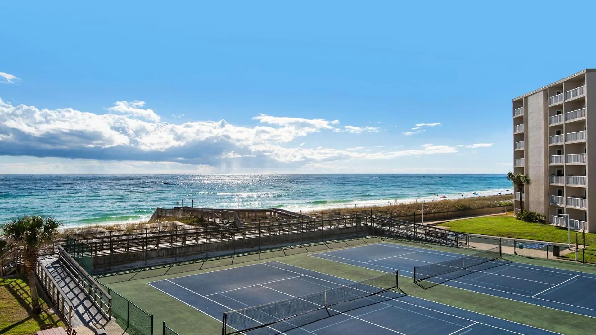 Surf And Racquet Club 319