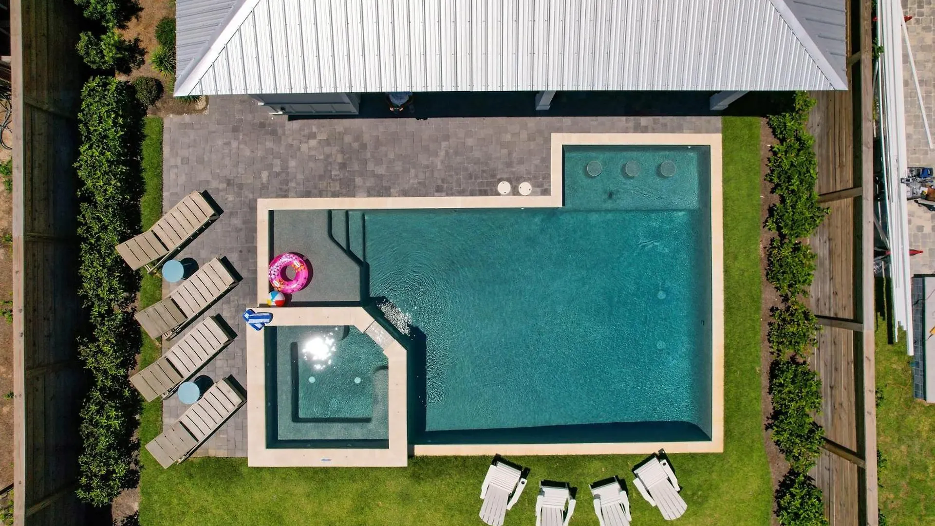 Aquamarine By Avantstay 7br W Pool Hot Tub Outdoor Dining Bbq Near Holiday home *