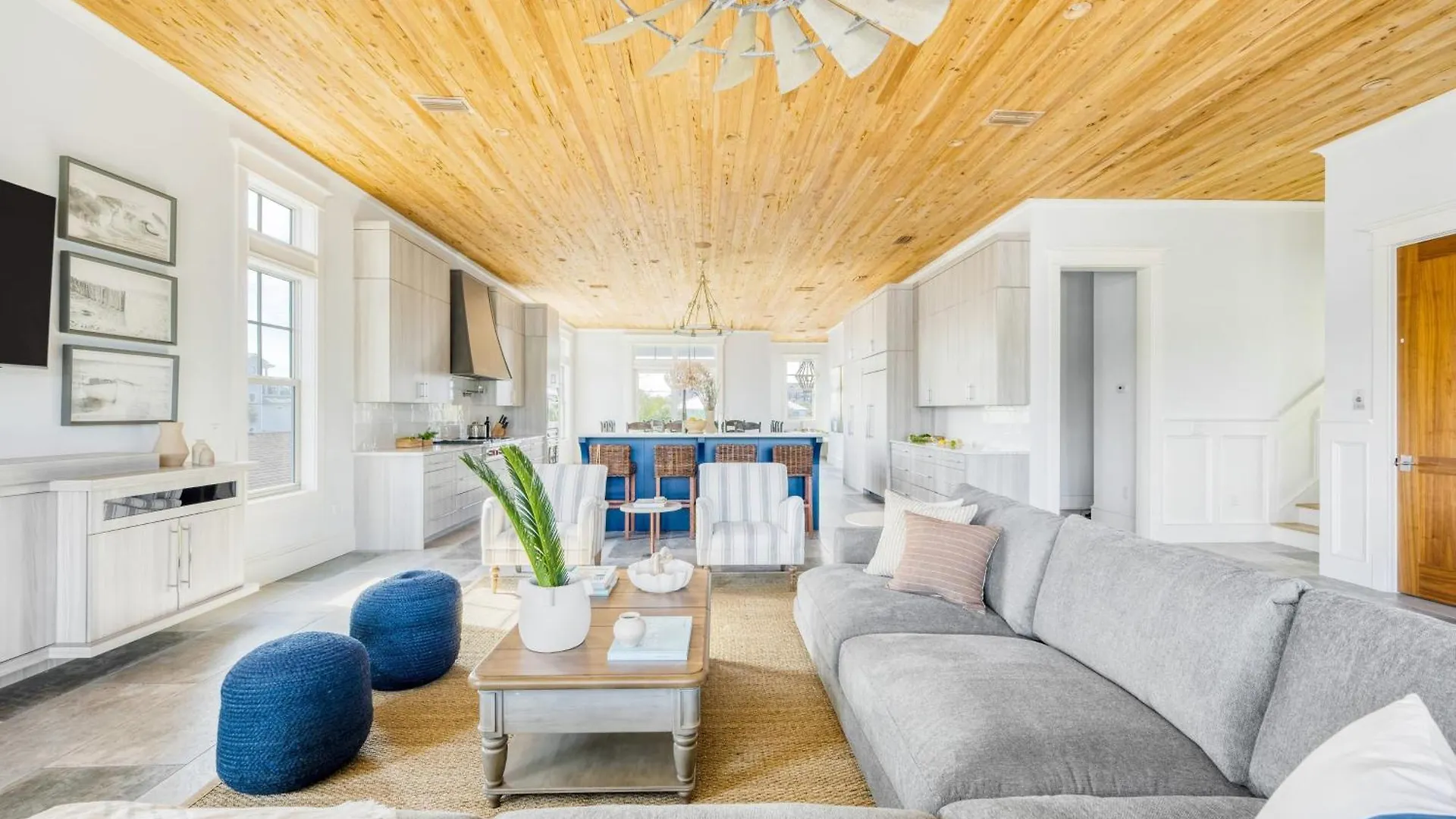 Monarch By Avantstay Breathtaking Estate W Access Swim Up Bar Hot Tub Rooftop Views Holiday home *
