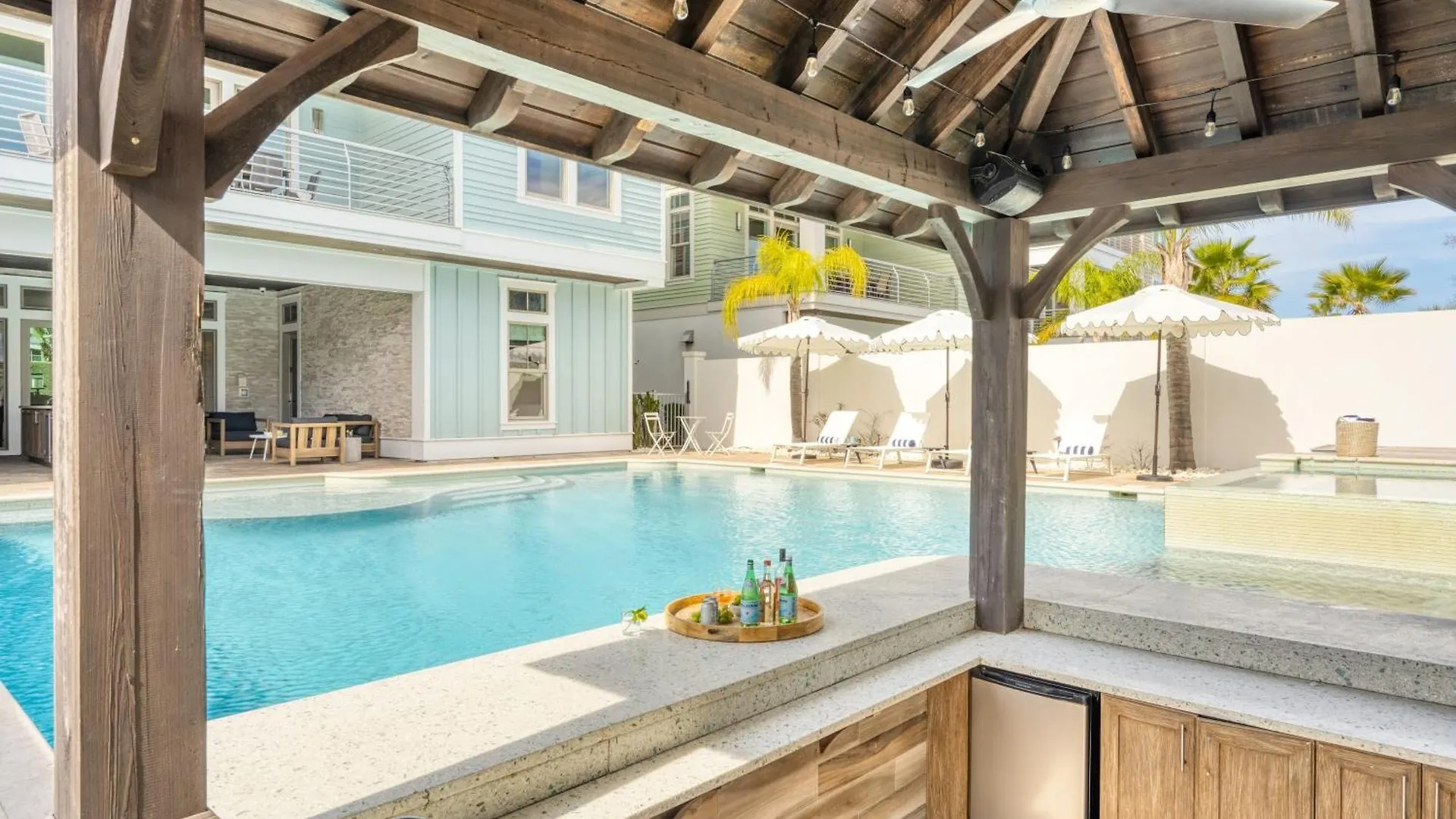 Monarch By Avantstay Breathtaking Estate W Access Swim Up Bar Hot Tub Rooftop Views
