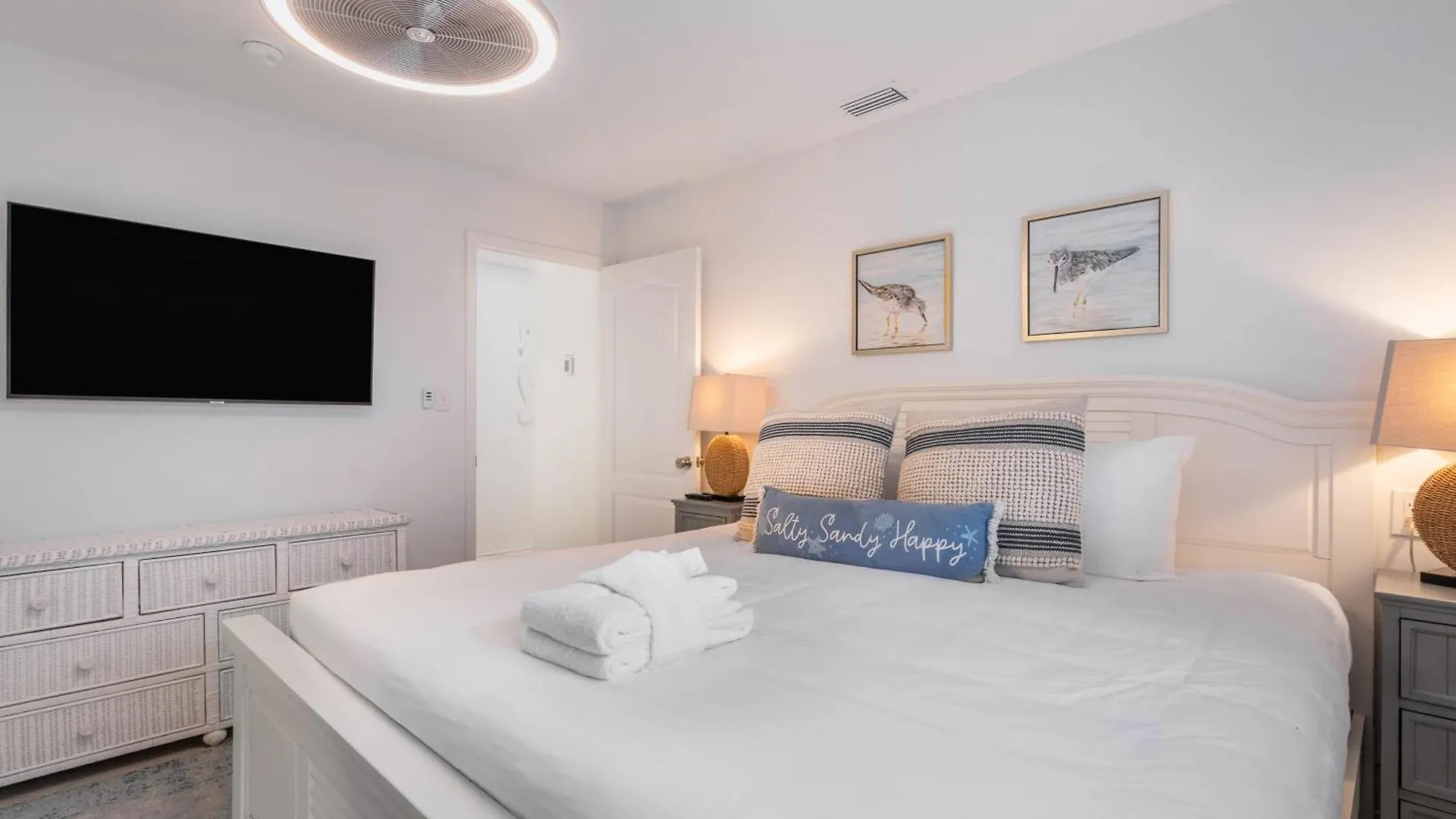 Holiday home Dolphin By Avantstay 2 Mins Walk To W Pool Large Outdoor Entertaining Area *