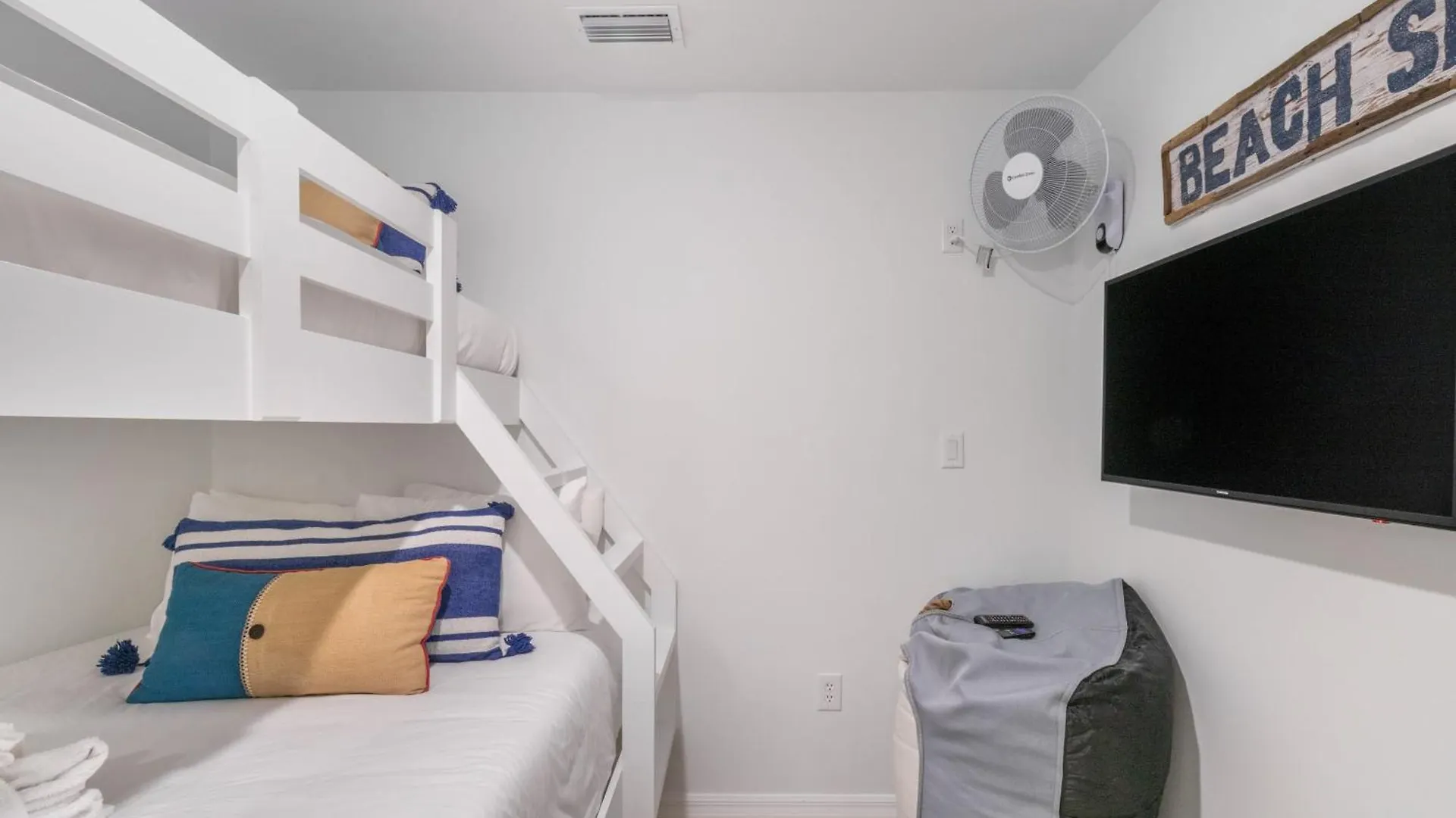 Dolphin By Avantstay 2 Mins Walk To W Pool Large Outdoor Entertaining Area Holiday home Destin