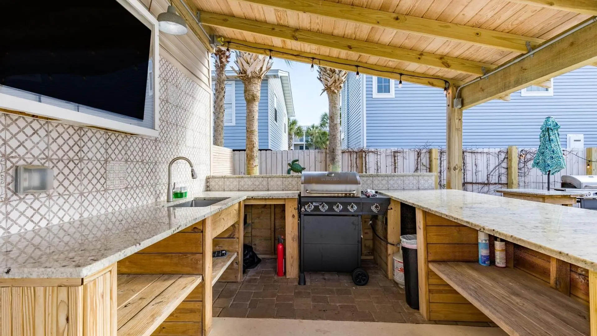 Dolphin By Avantstay 2 Mins Walk To W Pool Large Outdoor Entertaining Area Holiday home