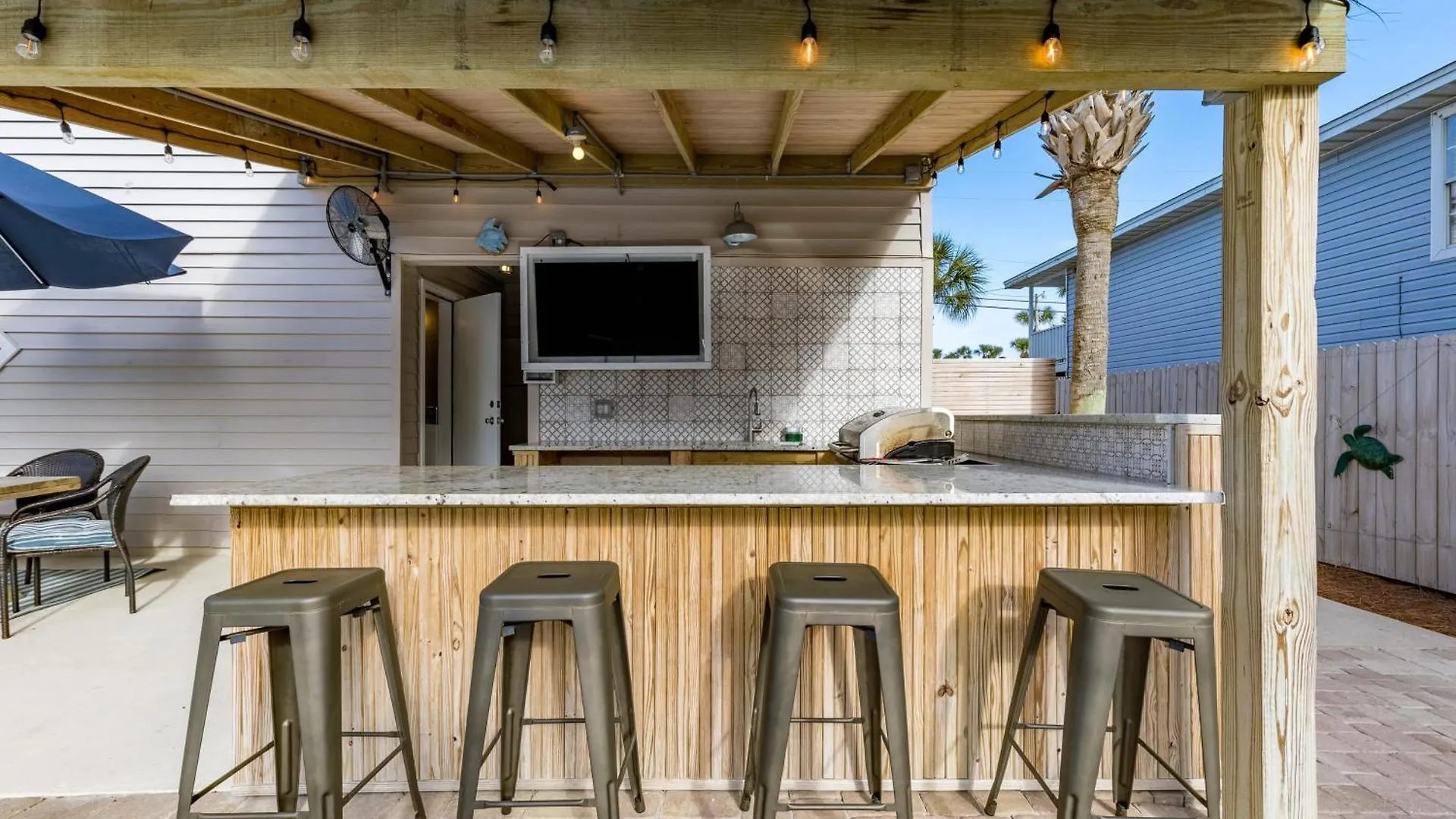 Dolphin By Avantstay 2 Mins Walk To W Pool Large Outdoor Entertaining Area Holiday home Destin