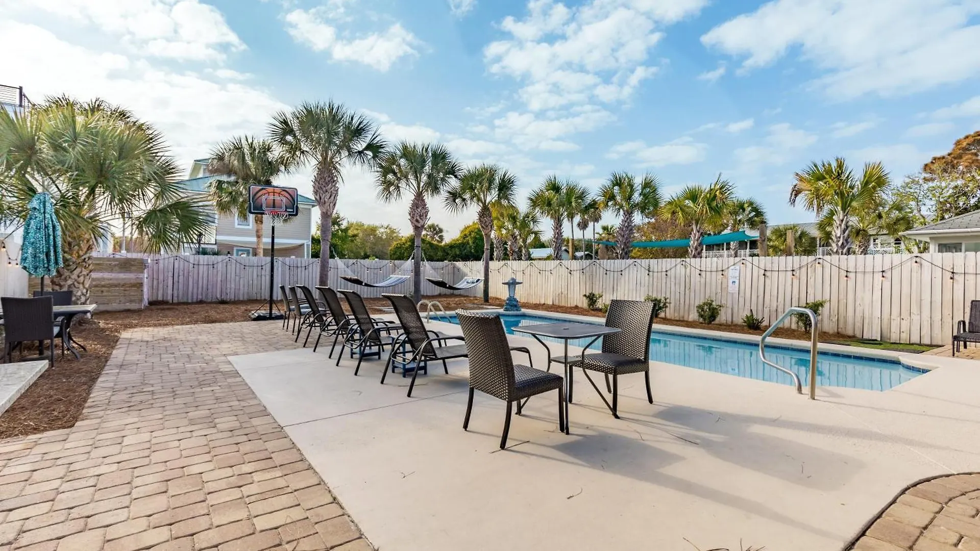 Holiday home Dolphin By Avantstay 2 Mins Walk To W Pool Large Outdoor Entertaining Area *
