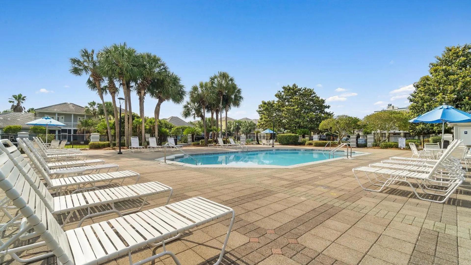 Luxury House Steps From Pool And Short Walk To Private Pavilion Destin