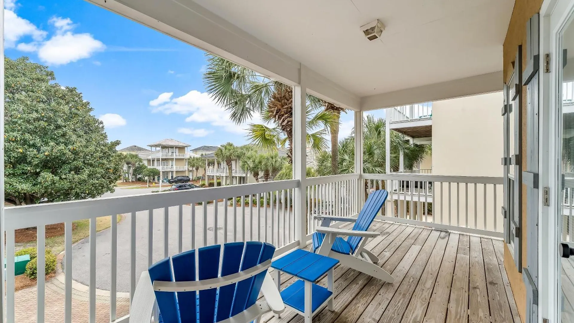 Luxury House Steps From Pool And Short Walk To Private Pavilion Holiday home