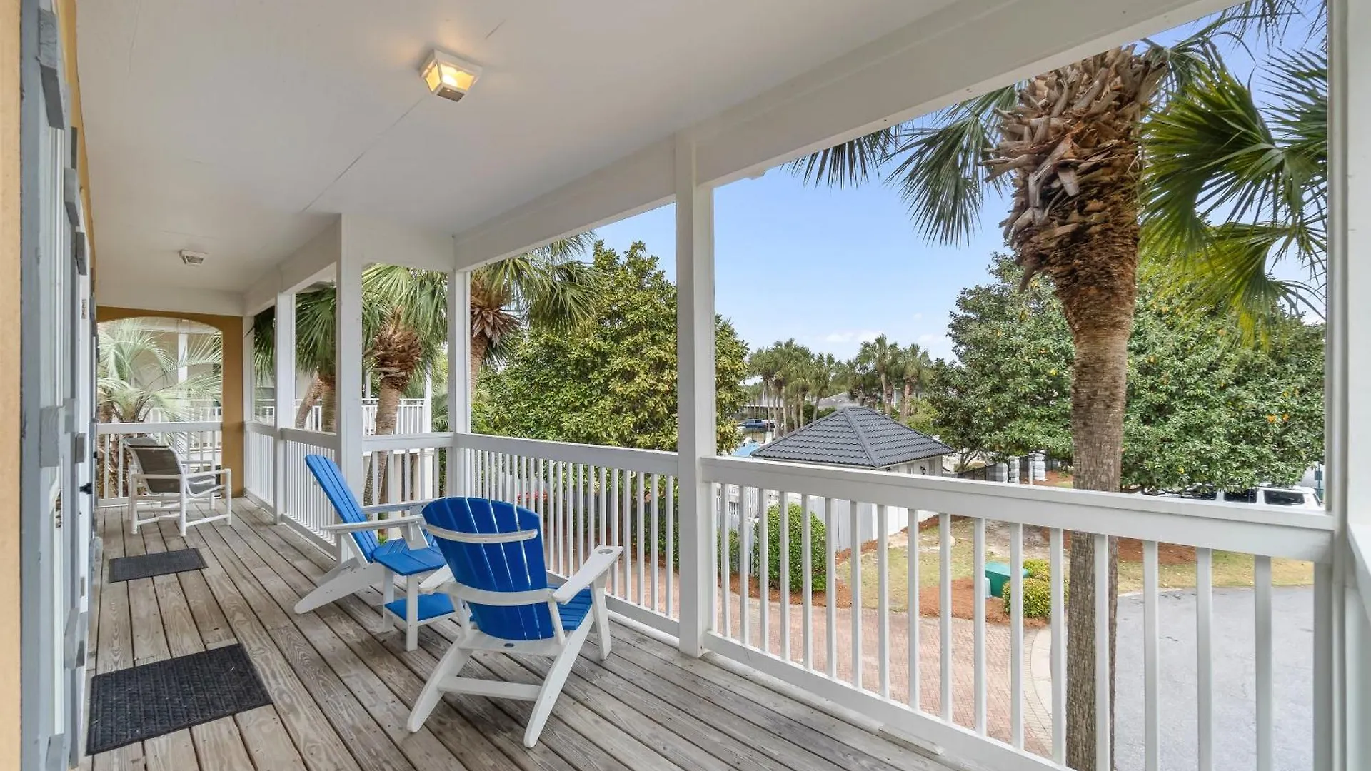 Luxury House Steps From Pool And Short Walk To Private Pavilion Holiday home