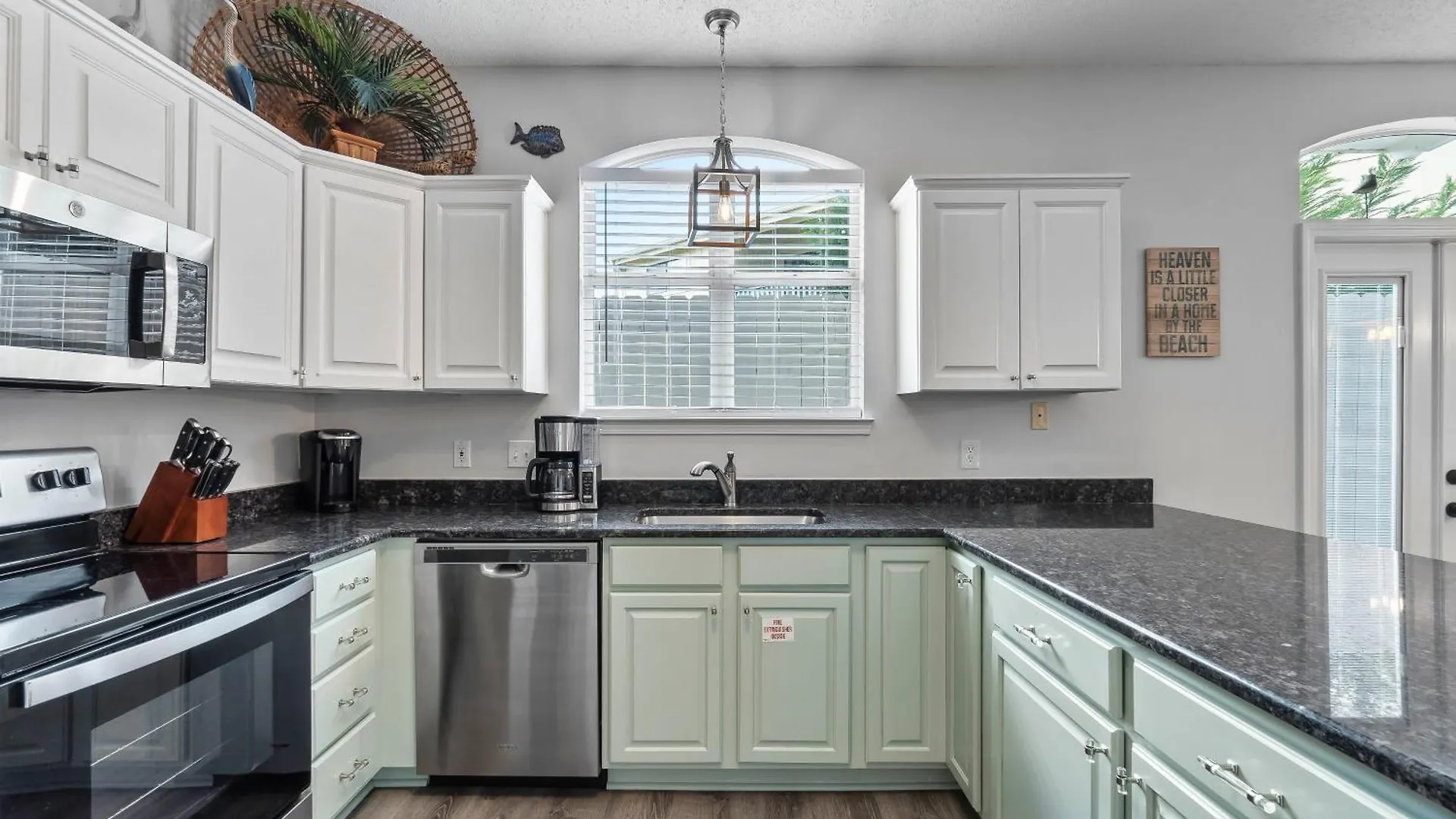 Luxury House Steps From Pool And Short Walk To Private Pavilion Holiday home Destin