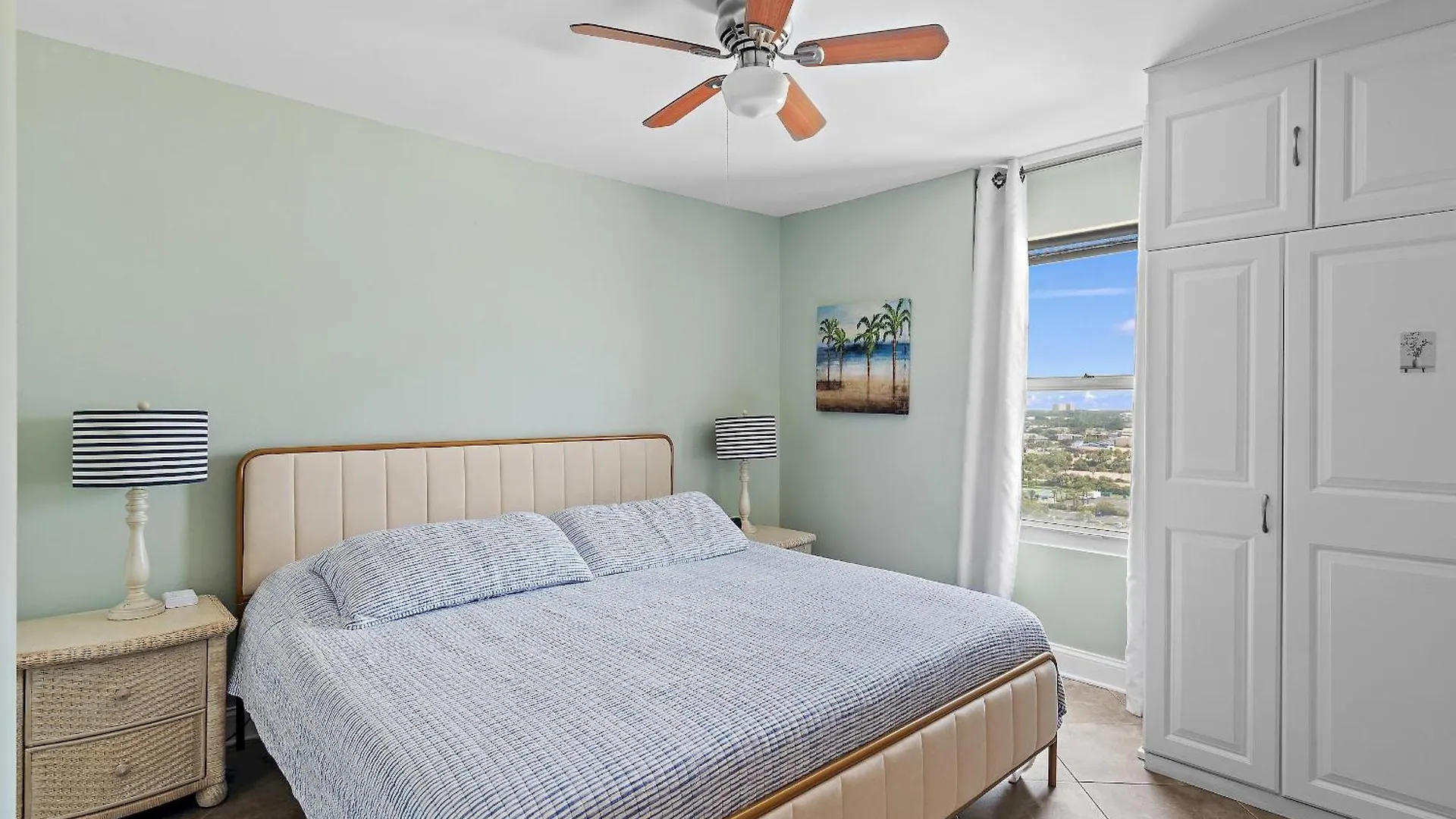 Biggest 2 Bedroom Corner Unit, 16th Flr Beachfront At Pelican