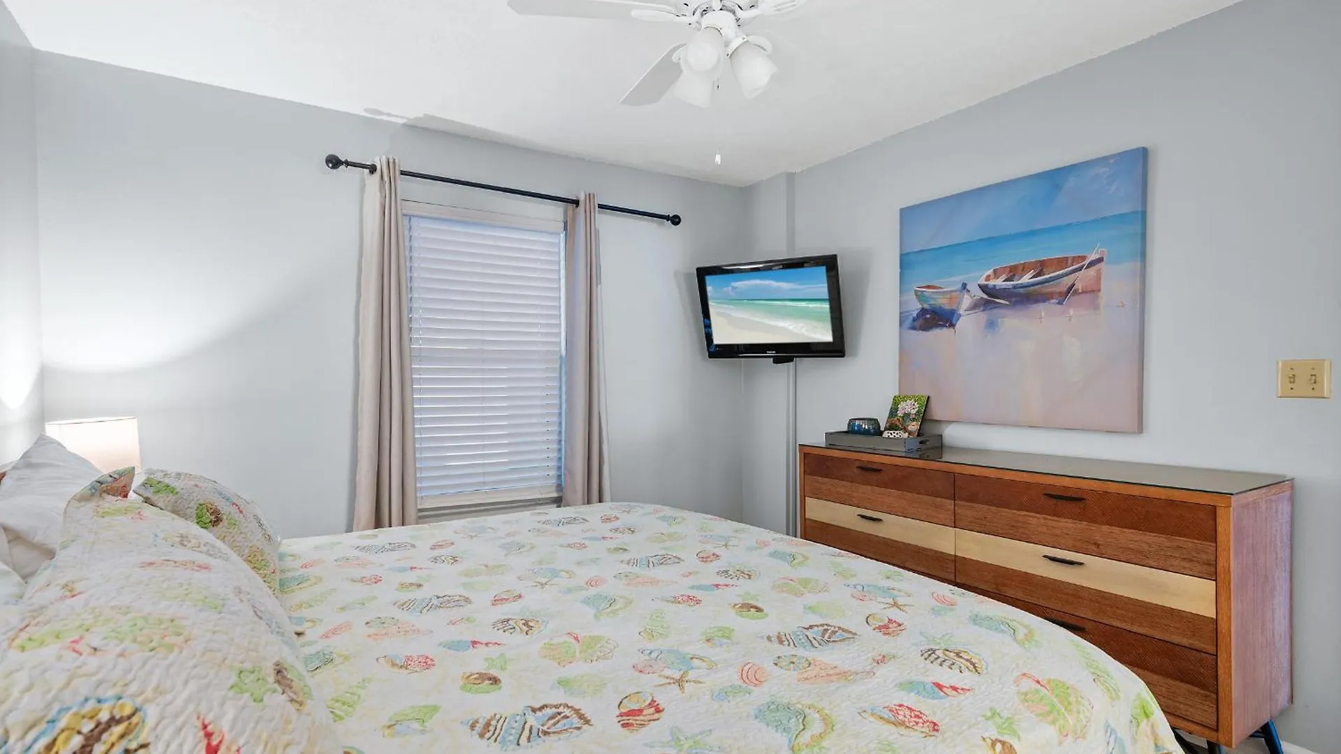 Just Updated - Beachfront Ocean View, 19th Floor Apartment *