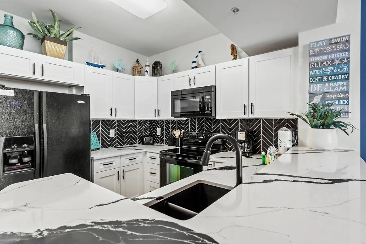 Sunrise Surprise 9th Floor 2br 2 Ba King Shuttle, Heated Pool! Holiday home Destin
