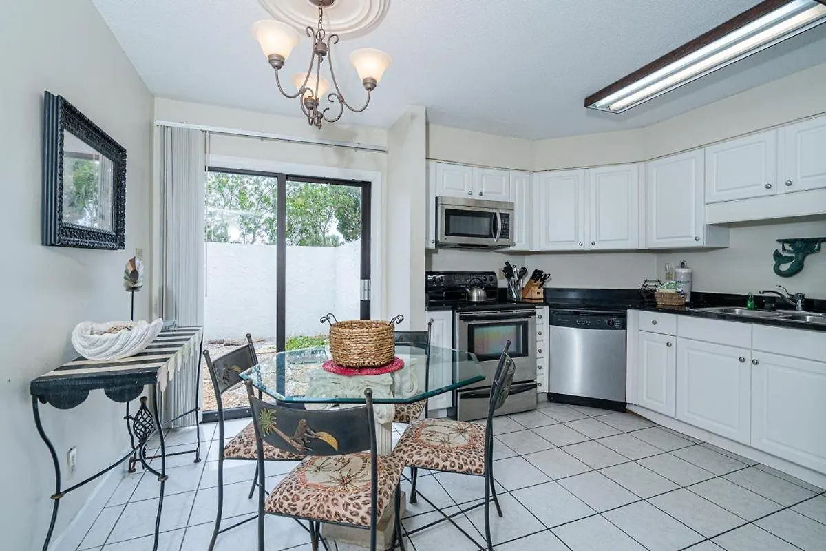 4-8 Shoreline Towers Townhome 8 - Free Setup Destin