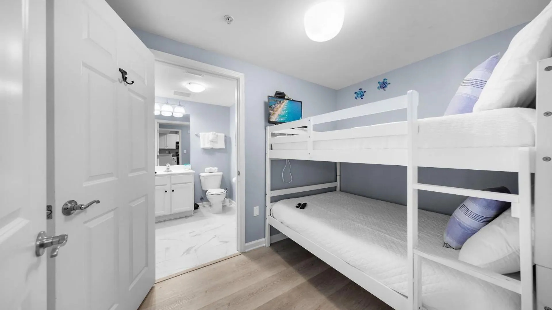 Stunning 11th Fl Pool & Gulf View King Across From Holiday home Destin