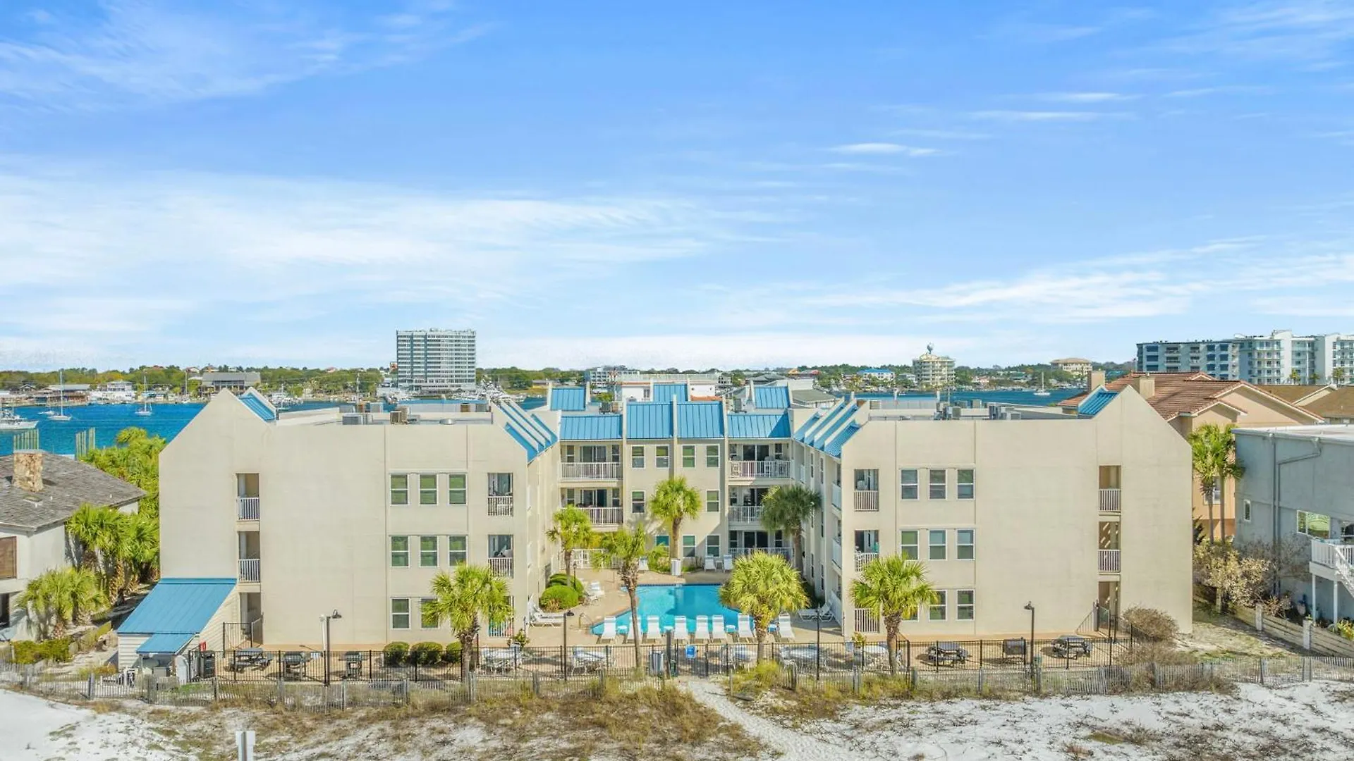 Apartment 102 Poolside Destin