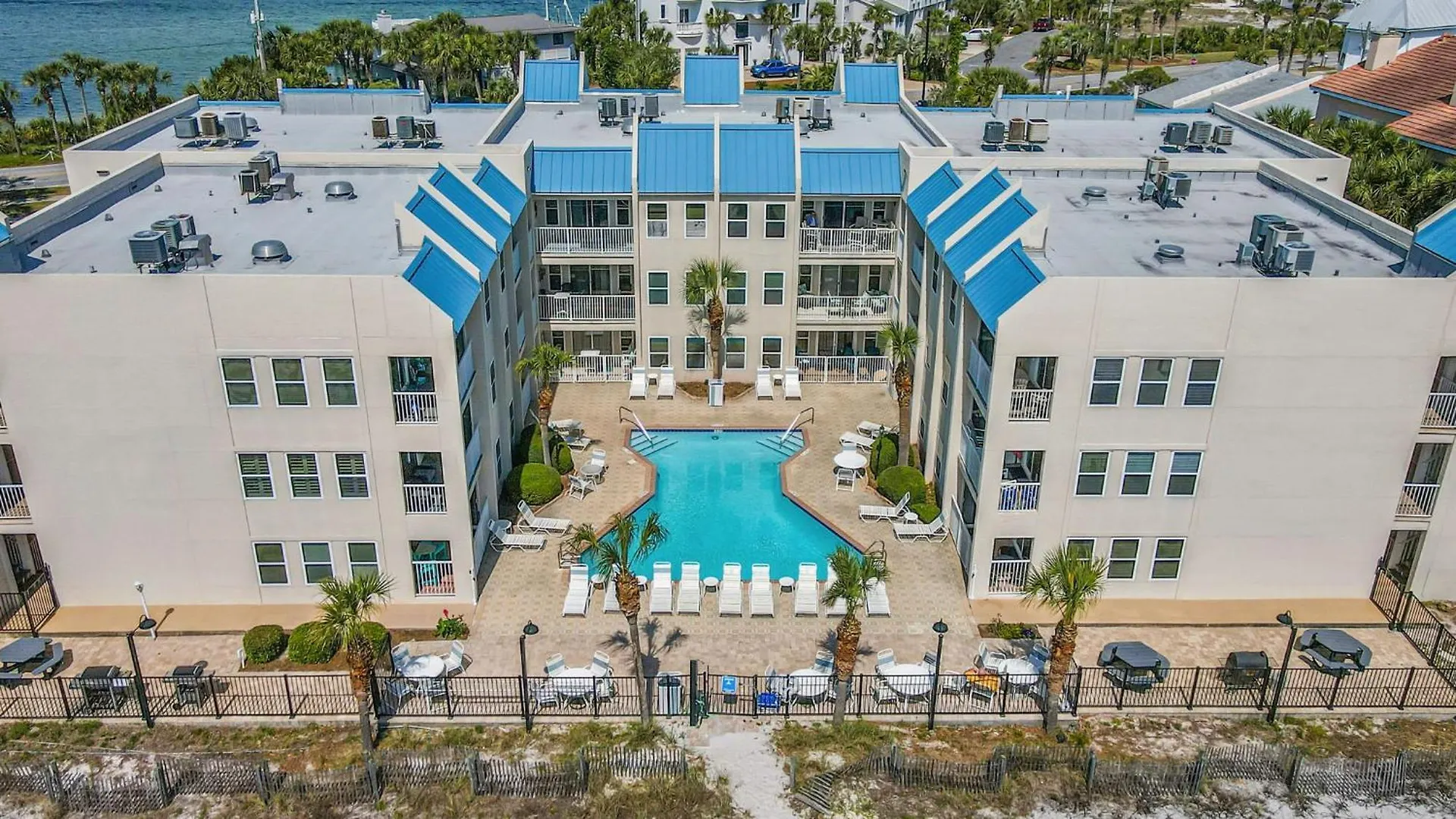 Apartment 102 Poolside Destin
