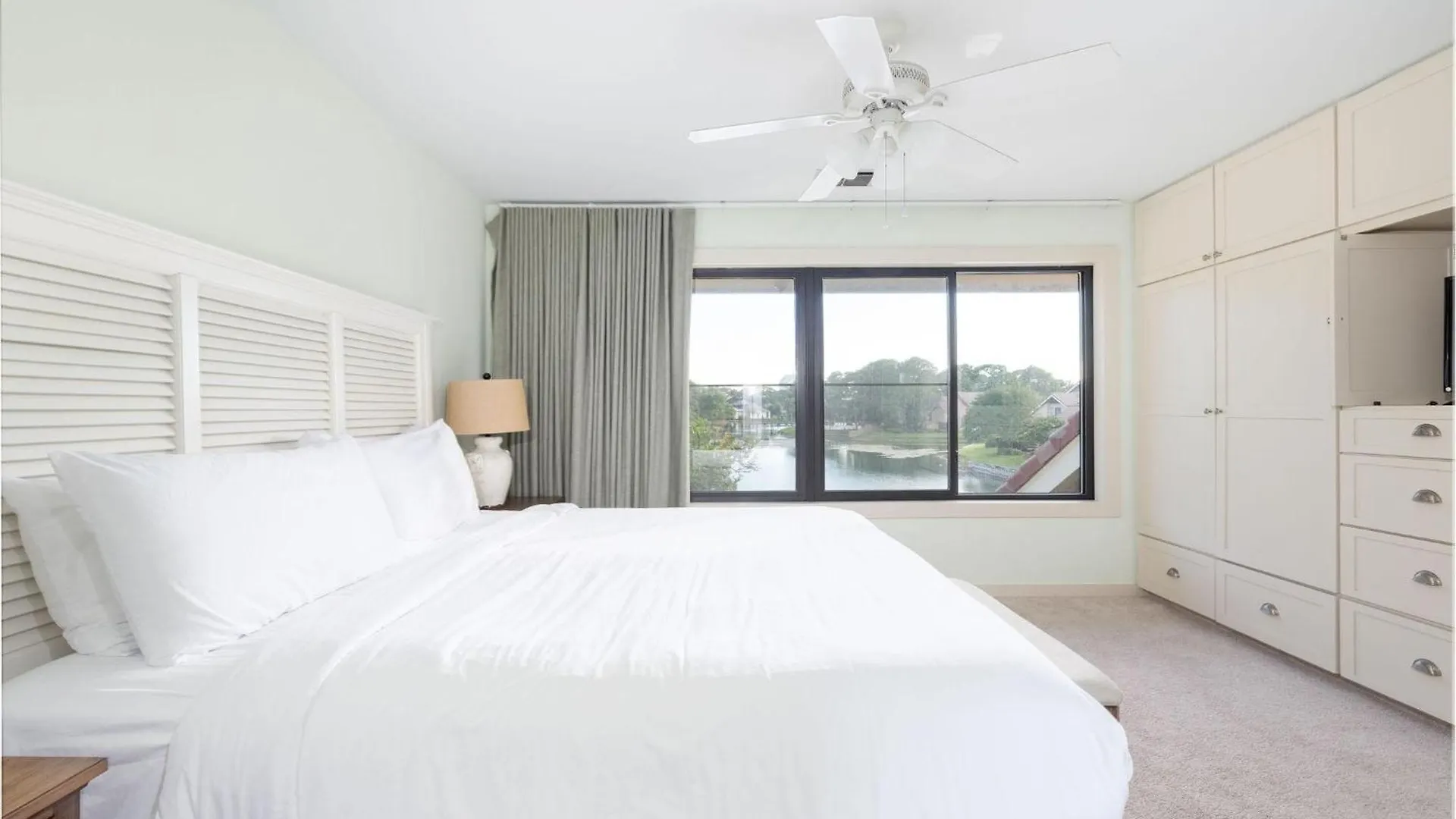 Beachwalk 5090 * دستين