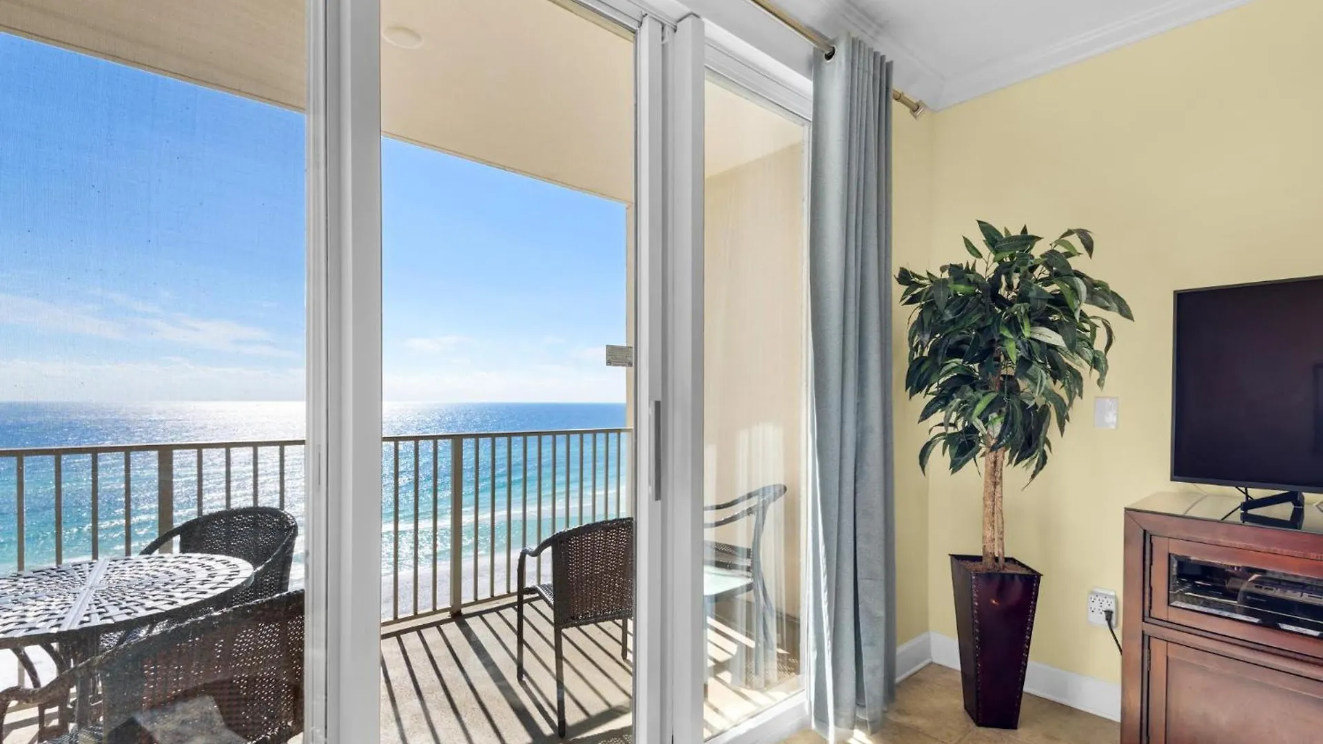 Majestic Sun A812 Destin