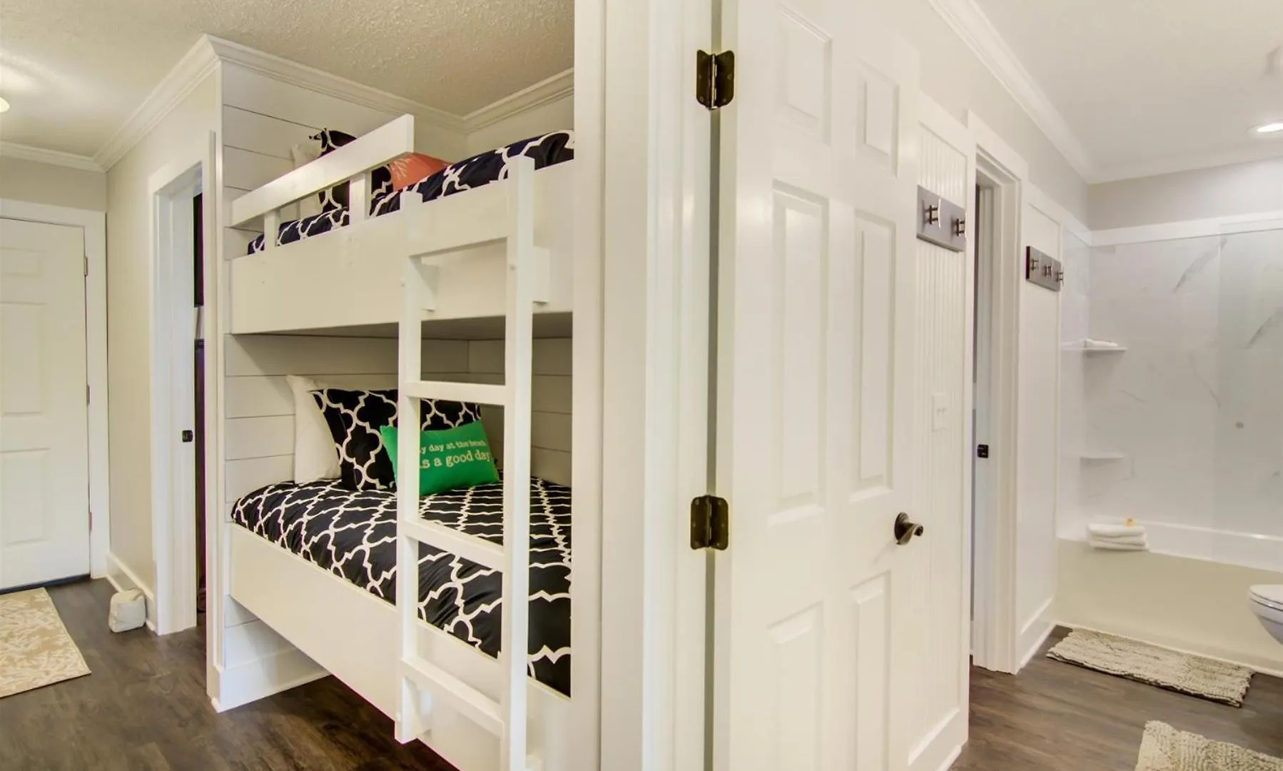 Settle On The Apartment *