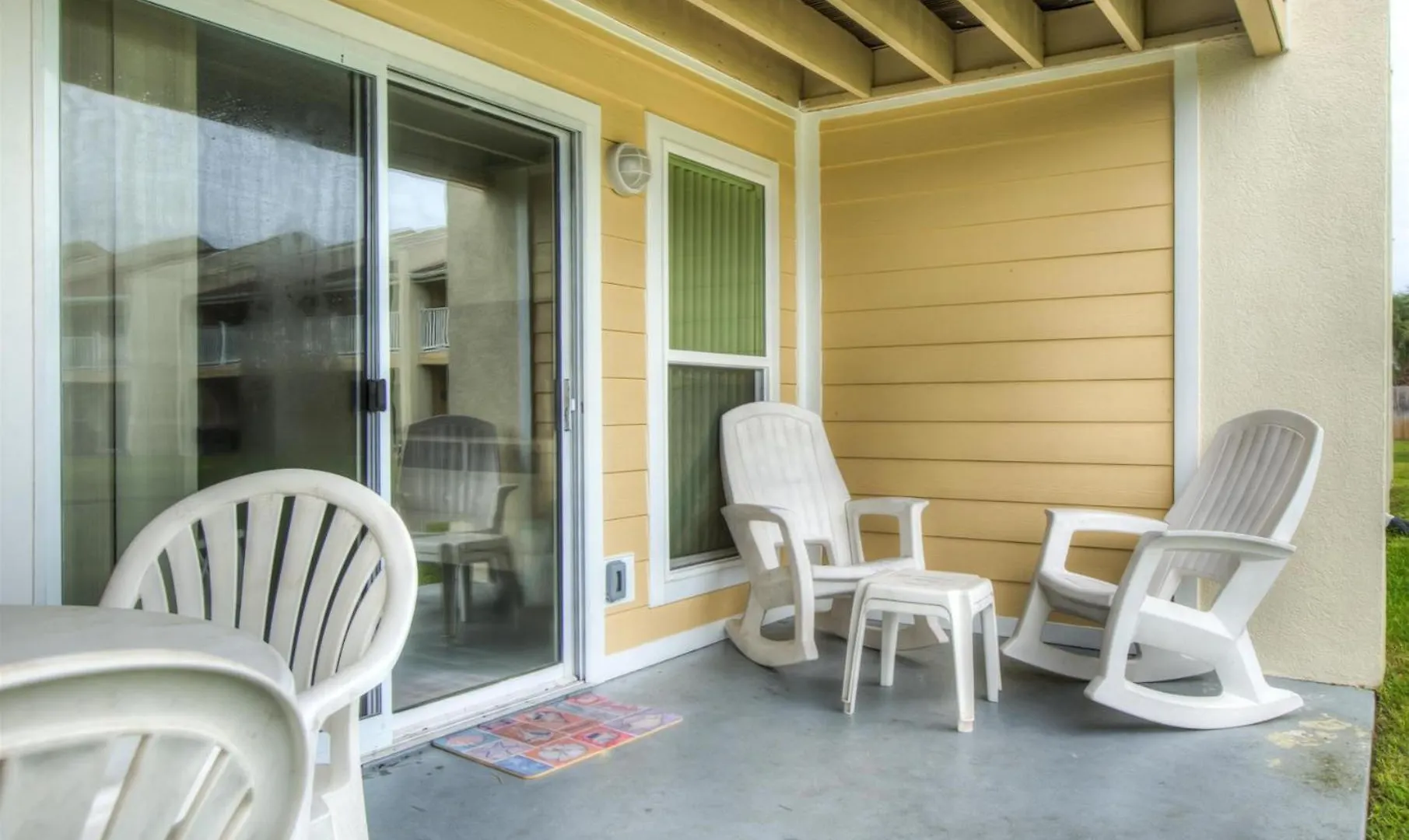 2 C, Three Bedroom Townhome *