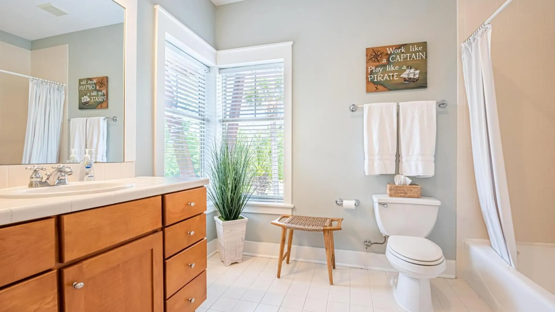 Magnolia Bay 8582