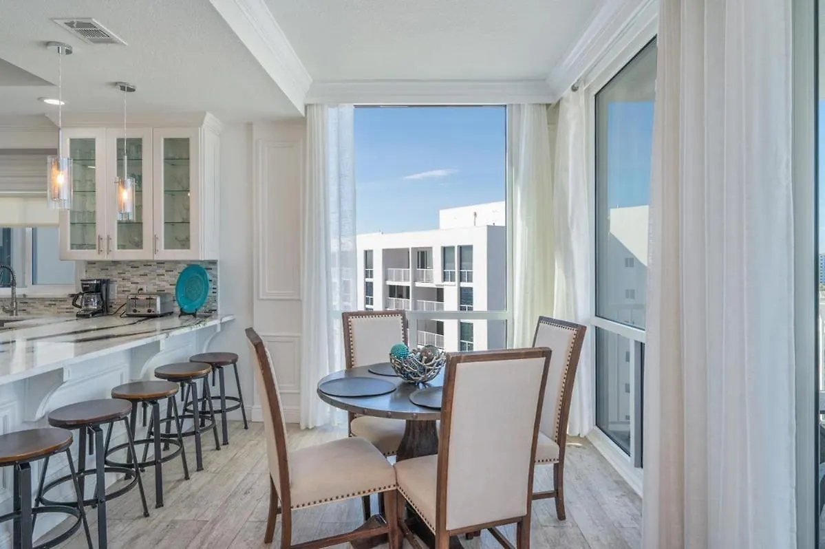 Holiday home 1125 Shoreline Towers Penthouse 3bd Free Set Garage Space *