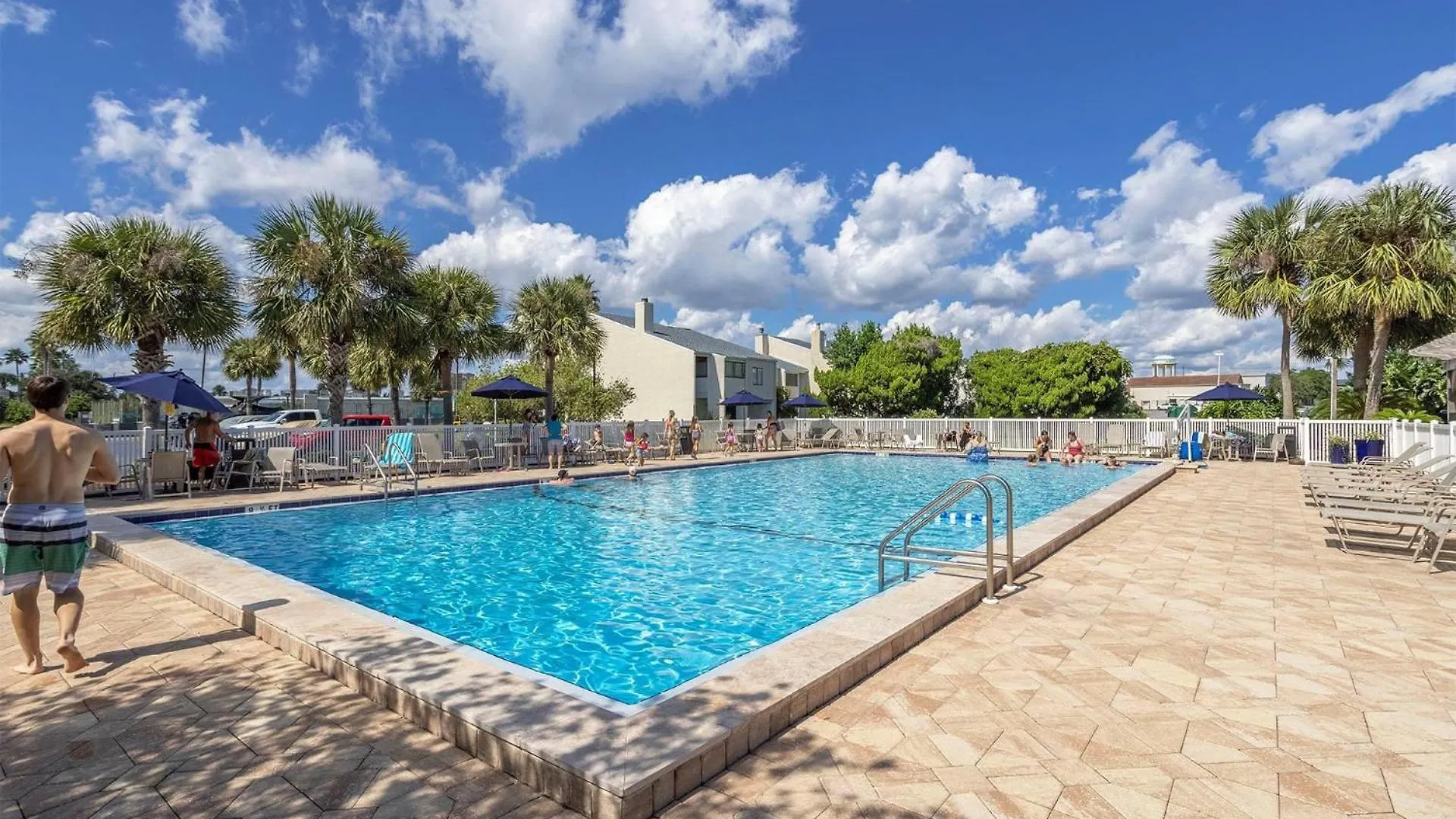1033 - Shoreline Towers Beachfront Free Setup Destin