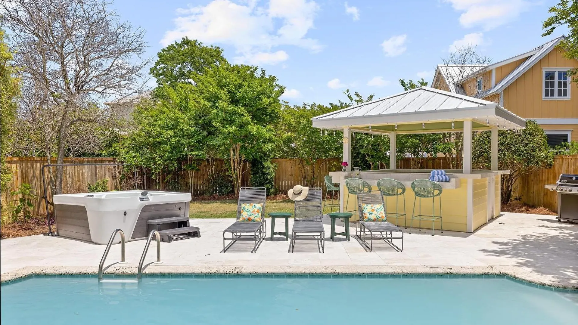 Woodward Way Luxe Near W Pool Hot Tub Stocked Kitchen Holiday home *